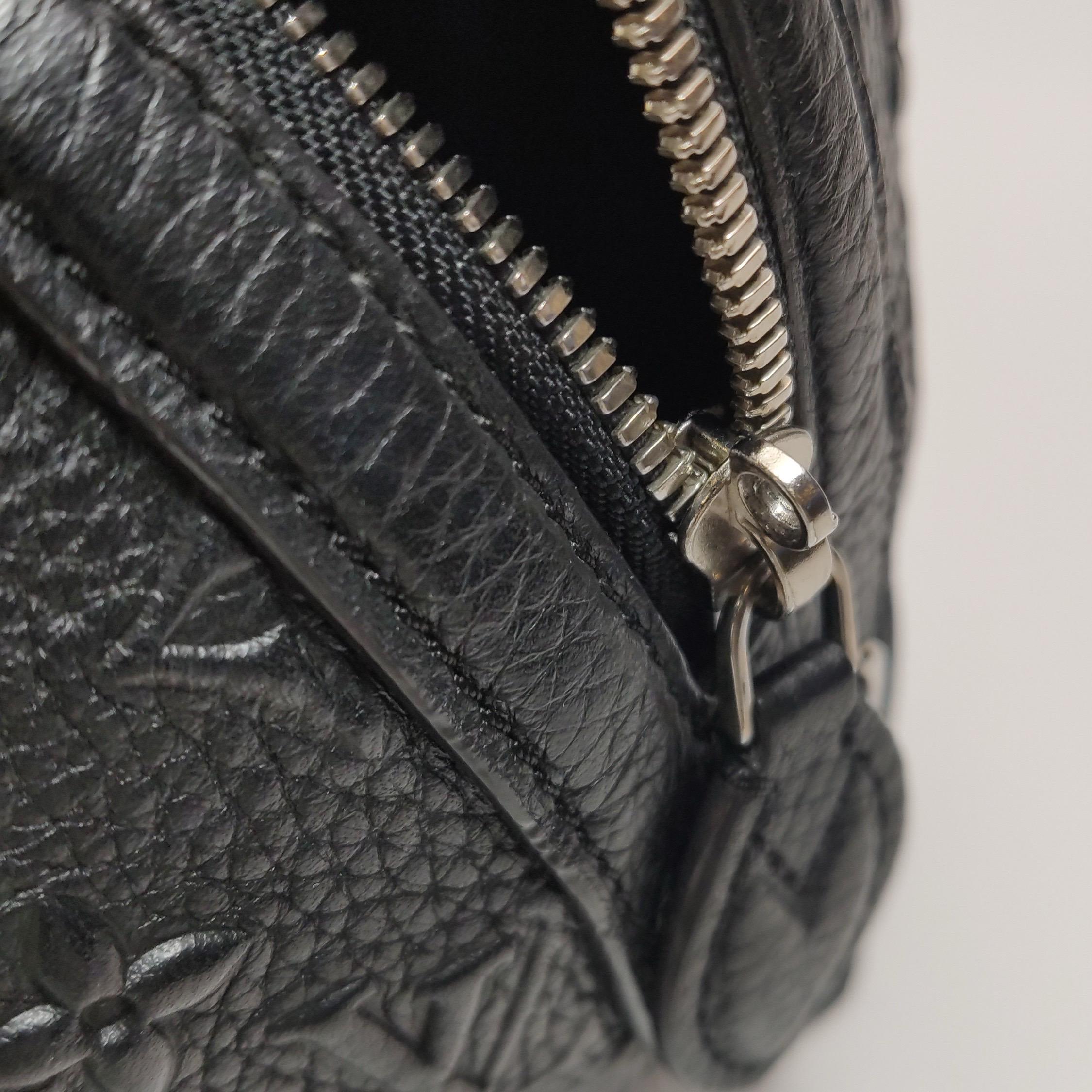 Louis Vuitton Neo Papillon Revelation GM Sac à main en cuir noir avec bandoulière en vente 12