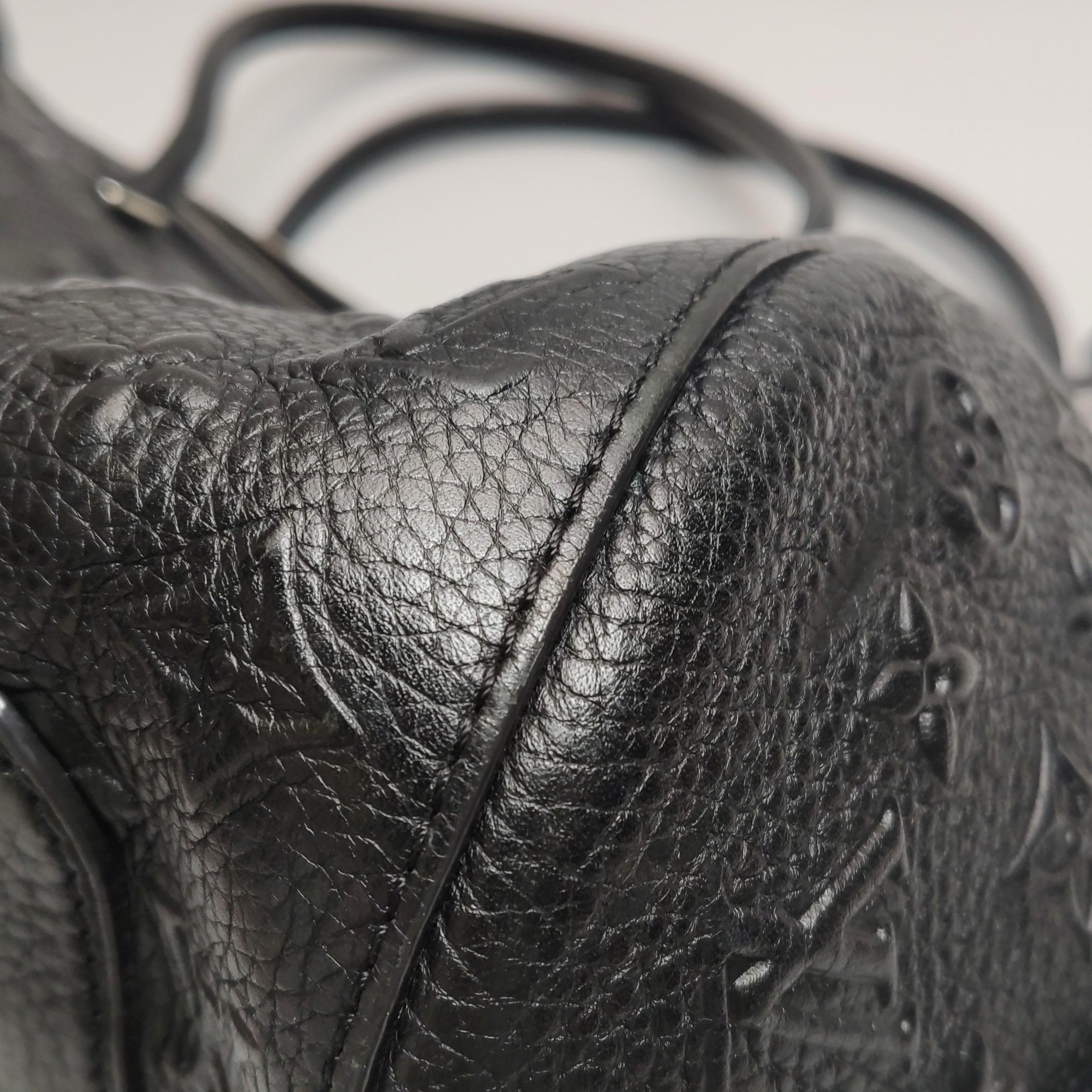 Louis Vuitton Neo Papillon Revelation GM Sac à main en cuir noir avec bandoulière en vente 13