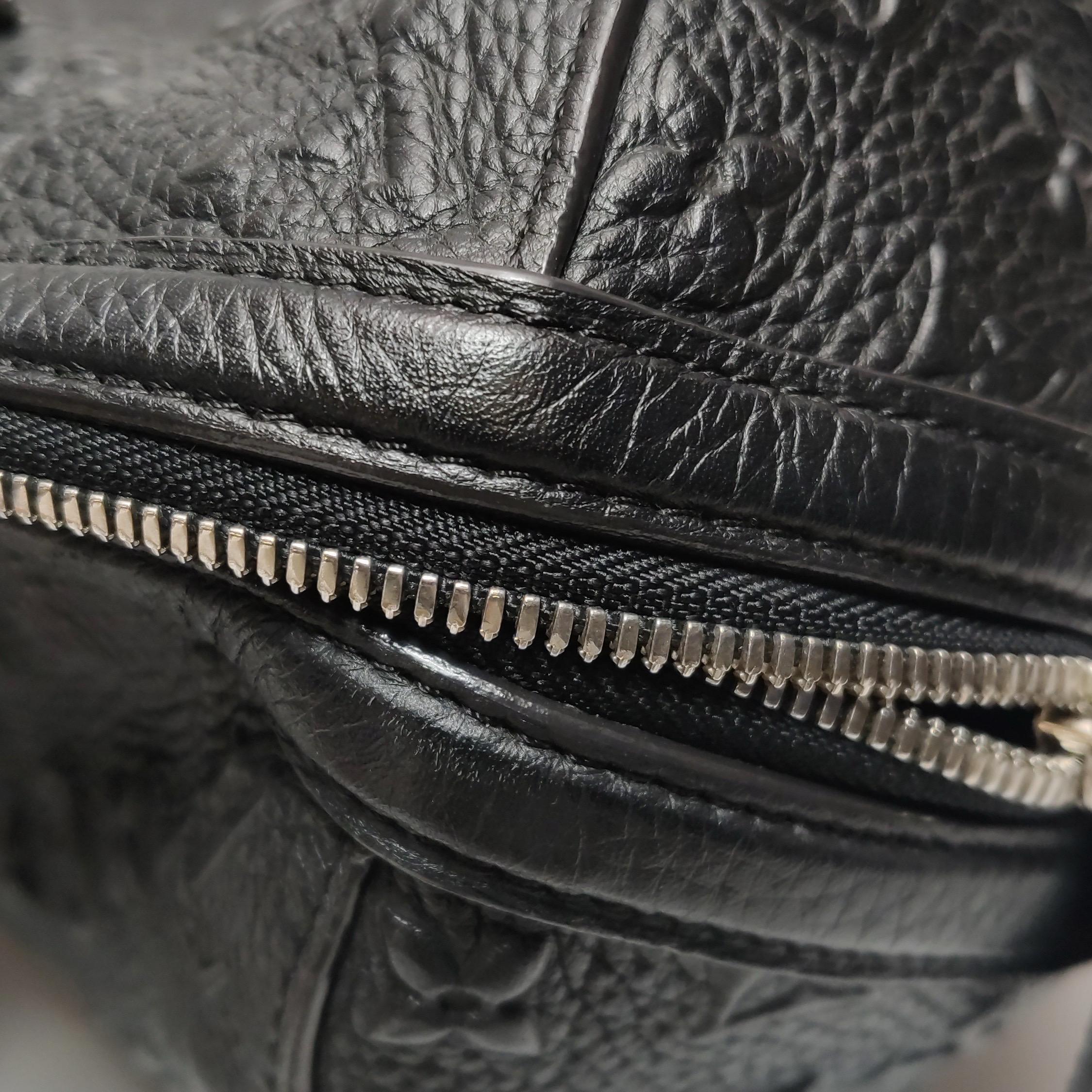 Louis Vuitton Neo Papillon Revelation GM Sac à main en cuir noir avec bandoulière en vente 14