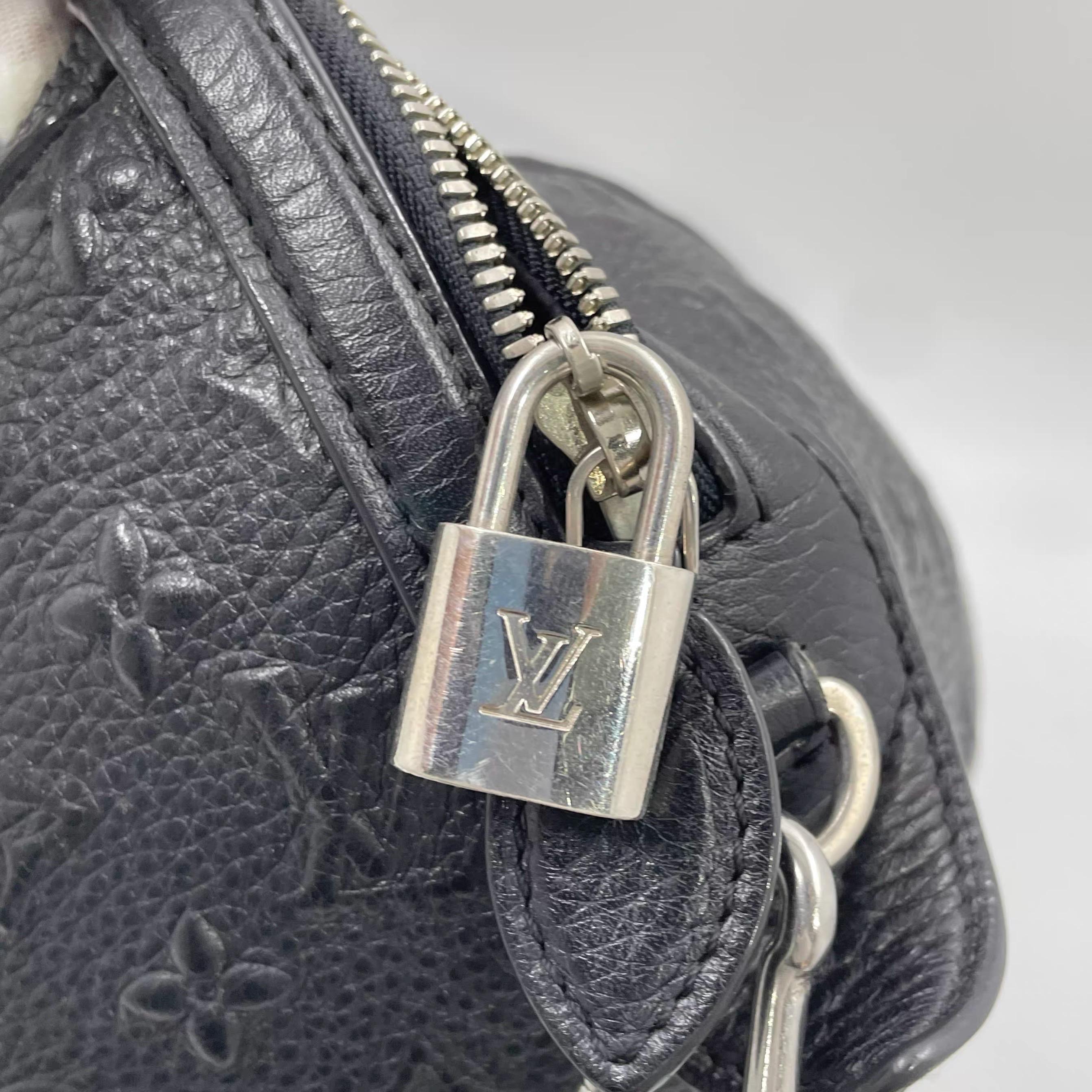 Louis Vuitton Neo Papillon Revelation GM Schwarze Leder Umhängetasche mit Riemen im Angebot 16