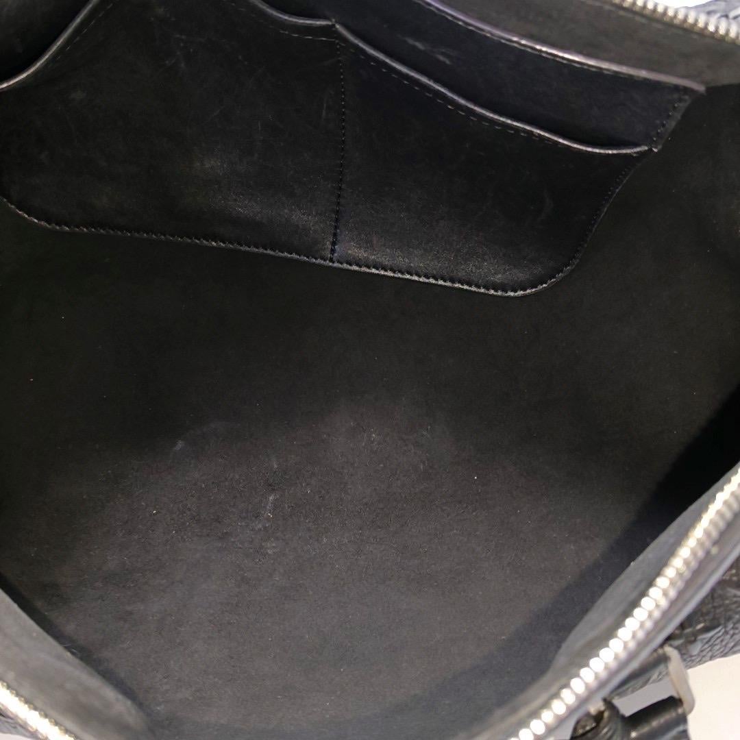 Louis Vuitton Neo Papillon Revelation GM Black Leather Shoulder Bag with Strap For Sale 3