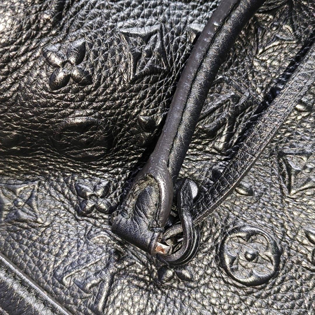 Louis Vuitton Neo Papillon Revelation GM Black Leather Shoulder Bag with Strap For Sale 4