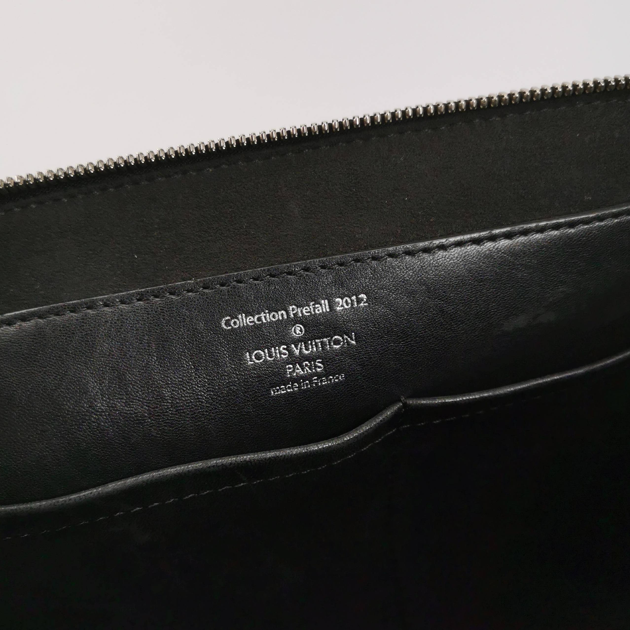 Louis Vuitton Neo Papillon Revelation GM Sac à main en cuir noir avec bandoulière en vente 3