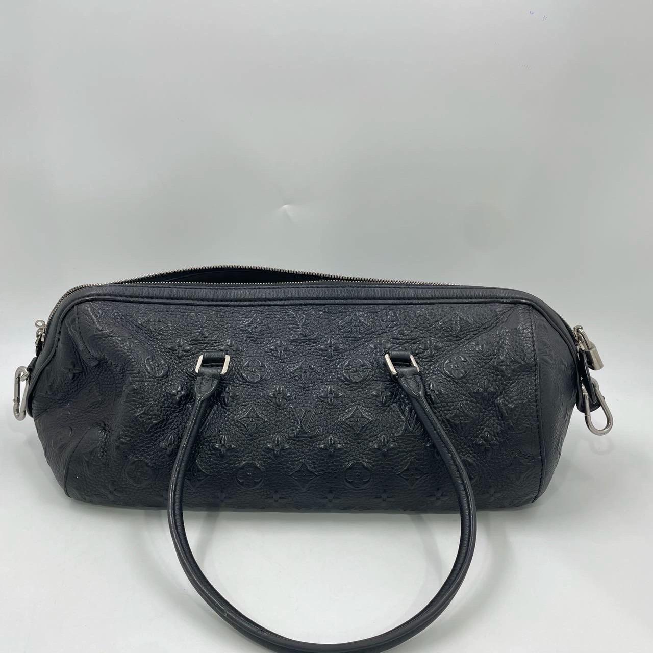 Louis Vuitton Neo Papillon Revelation GM Schwarze Leder Umhängetasche mit Riemen im Angebot 4