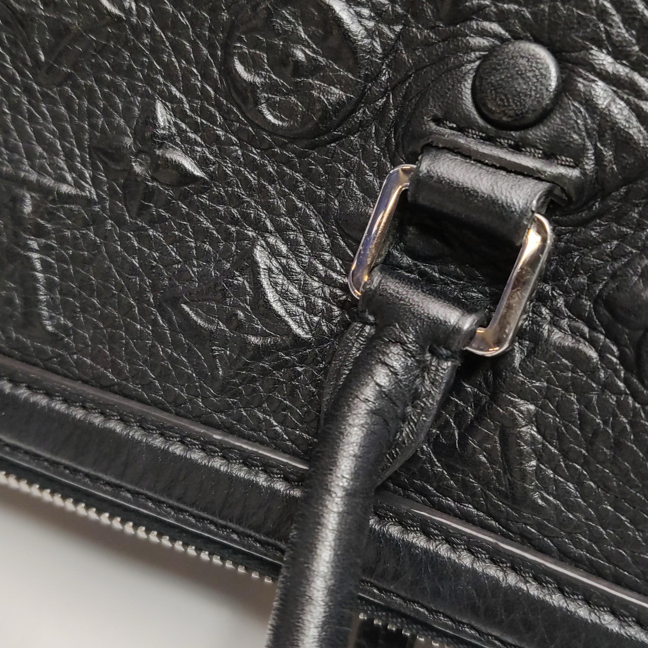 Louis Vuitton Neo Papillon Revelation GM Sac à main en cuir noir avec bandoulière en vente 4