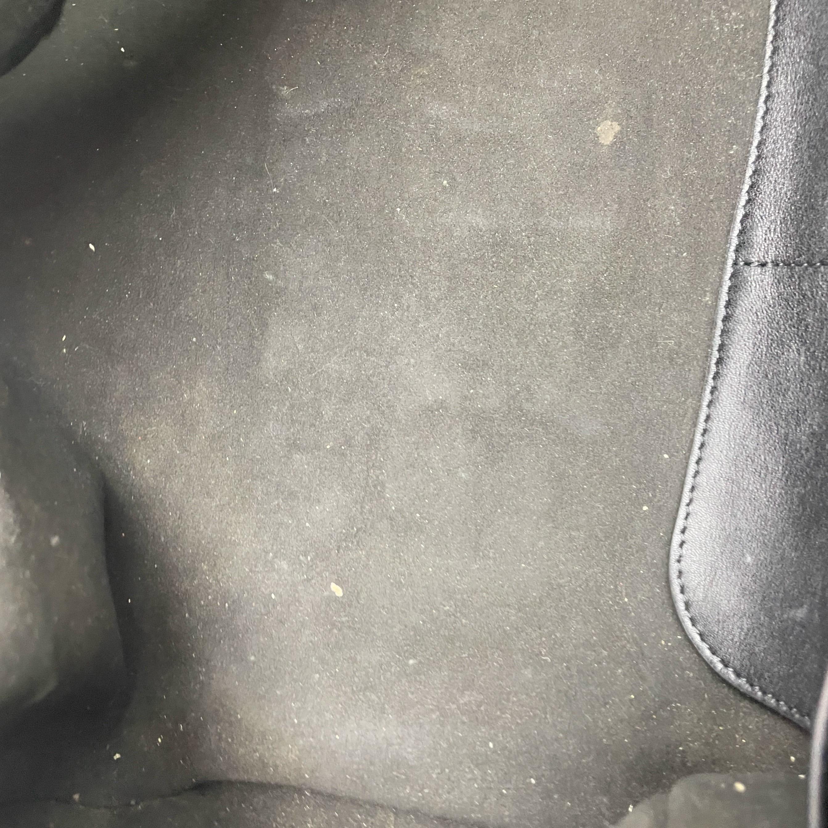 Louis Vuitton Neo Papillon Revelation GM Schwarze Leder Umhängetasche mit Riemen im Angebot 5
