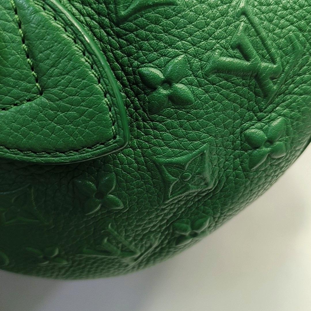 Louis Vuitton Neo Papillon Rivelazione GM Borsa a tracolla in pelle verde con tracolla in vendita 5