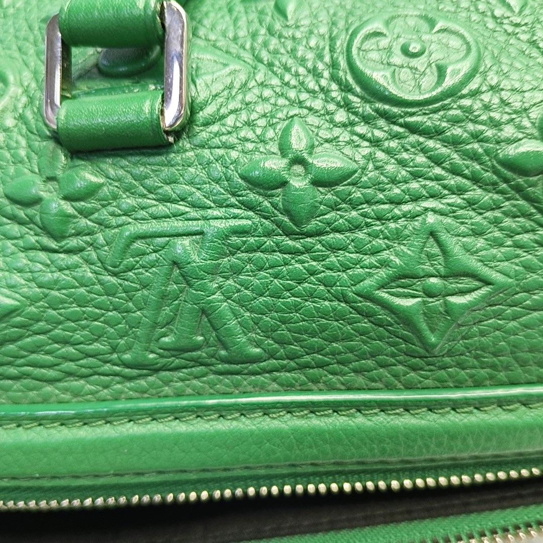 Louis Vuitton Neo Papillon Rivelazione GM Borsa a tracolla in pelle verde con tracolla in vendita 6