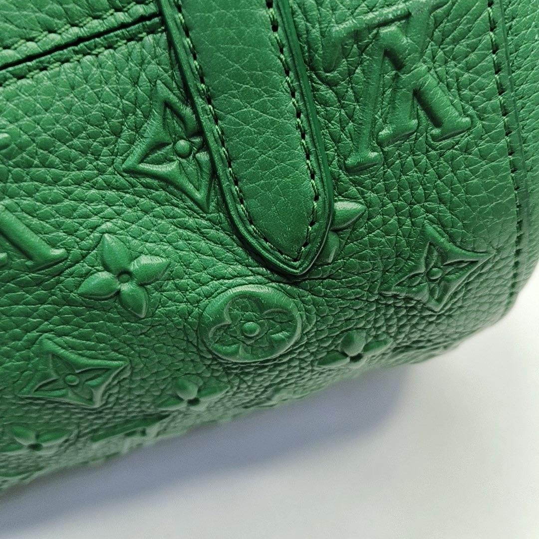 Louis Vuitton Neo Papillon Rivelazione GM Borsa a tracolla in pelle verde con tracolla in vendita 7