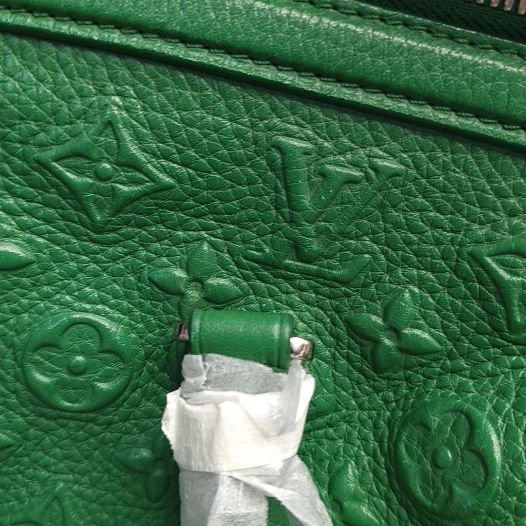 Louis Vuitton Neo Papillon Rivelazione GM Borsa a tracolla in pelle verde con tracolla in vendita 3