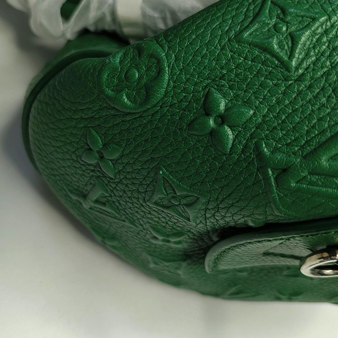Louis Vuitton Neo Papillon Rivelazione GM Borsa a tracolla in pelle verde con tracolla in vendita 4