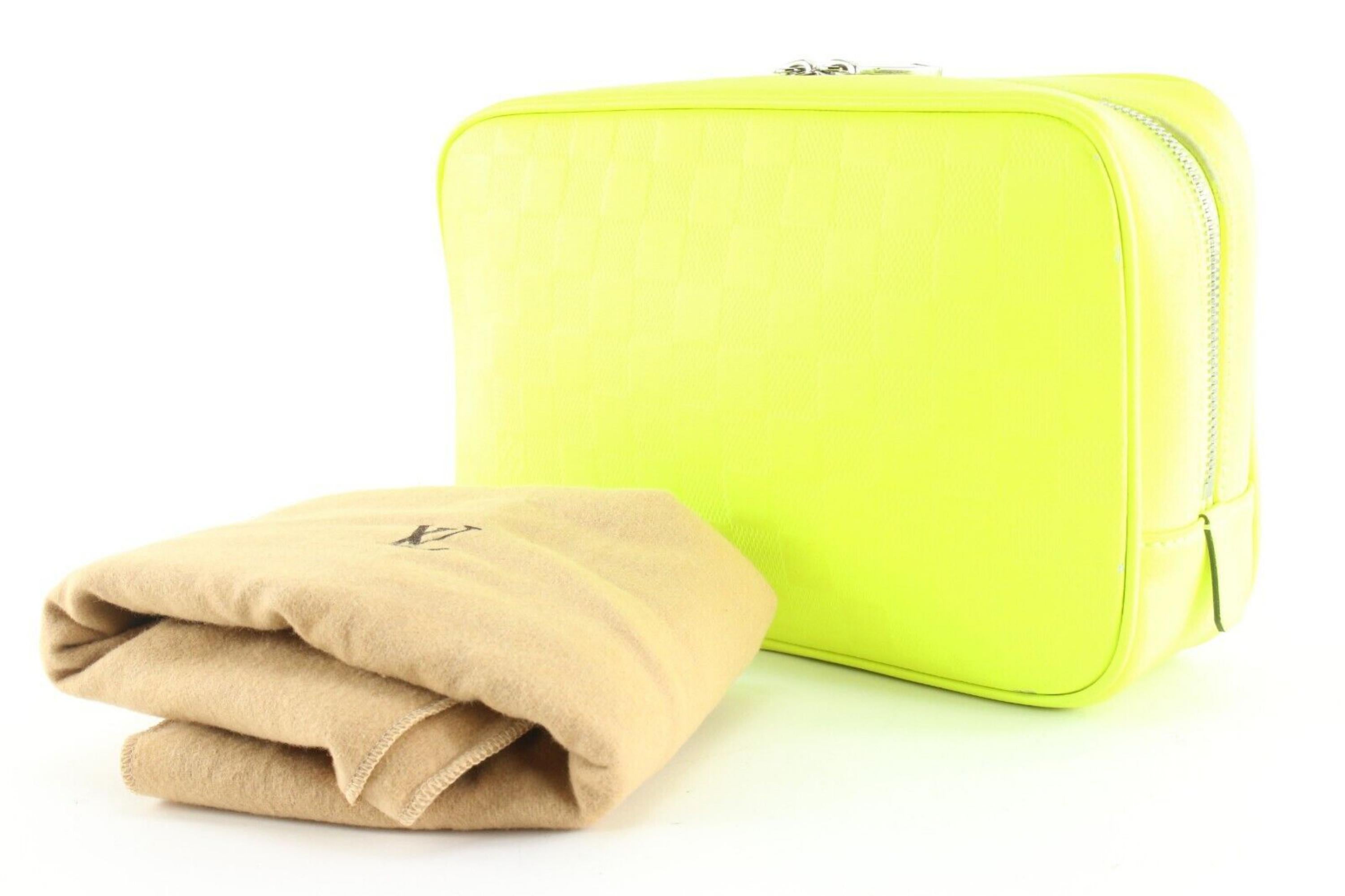 Louis Vuitton Neon Green Damier Infini Leather Trousse Cosmetic Pouch 5LK0223 For Sale 6