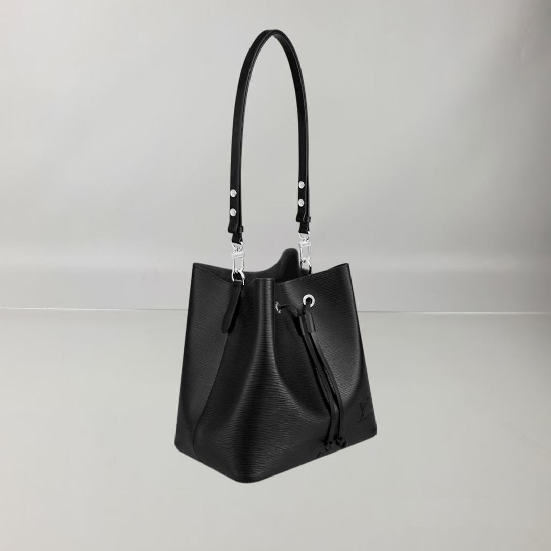 Louis Vuitton NéoNoé Black Epi Leather In New Condition In Nicosia, CY