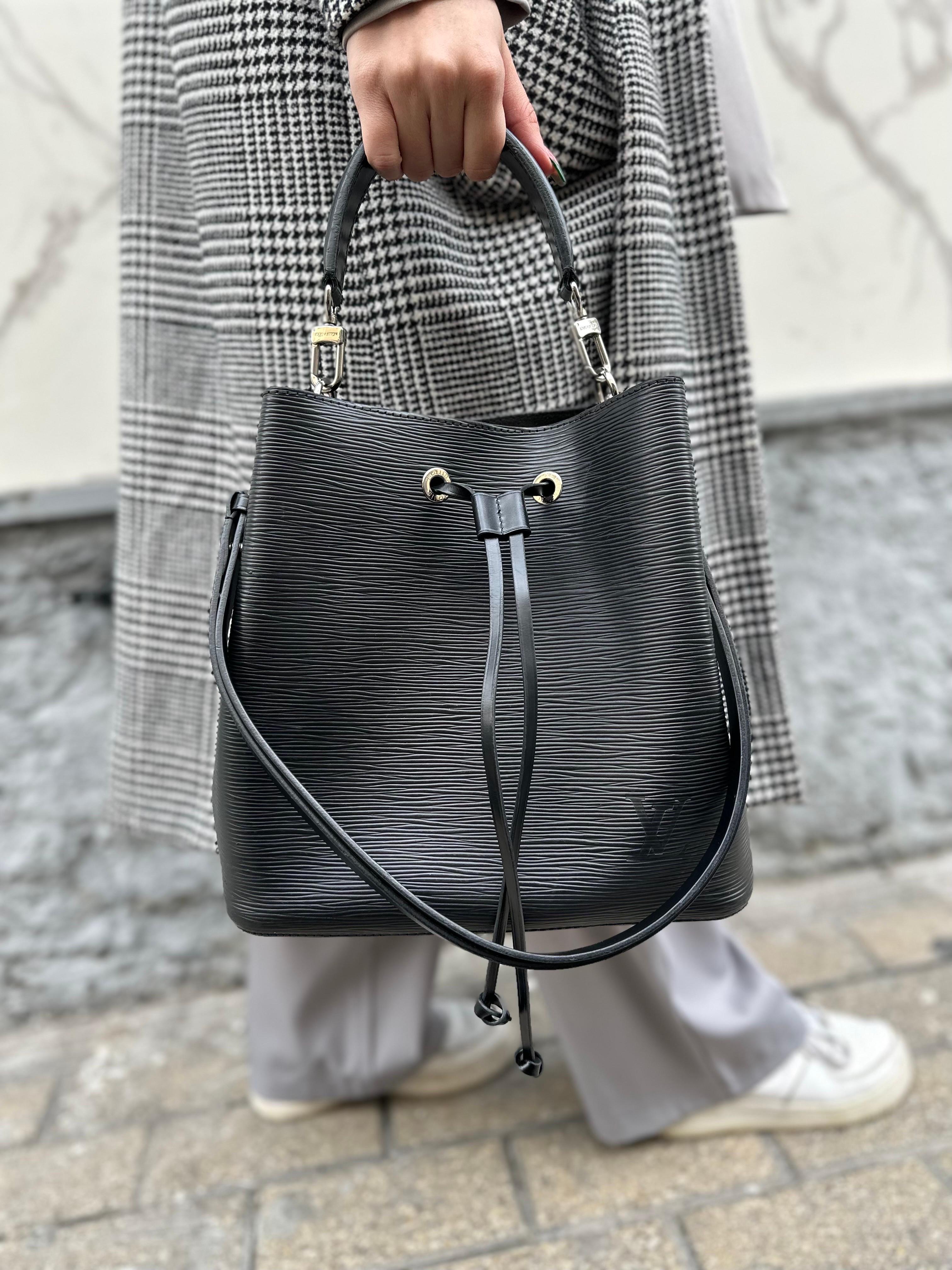 Louis Vuitton NèoNoè Black Epi Leather Top Shoulder Bag 8