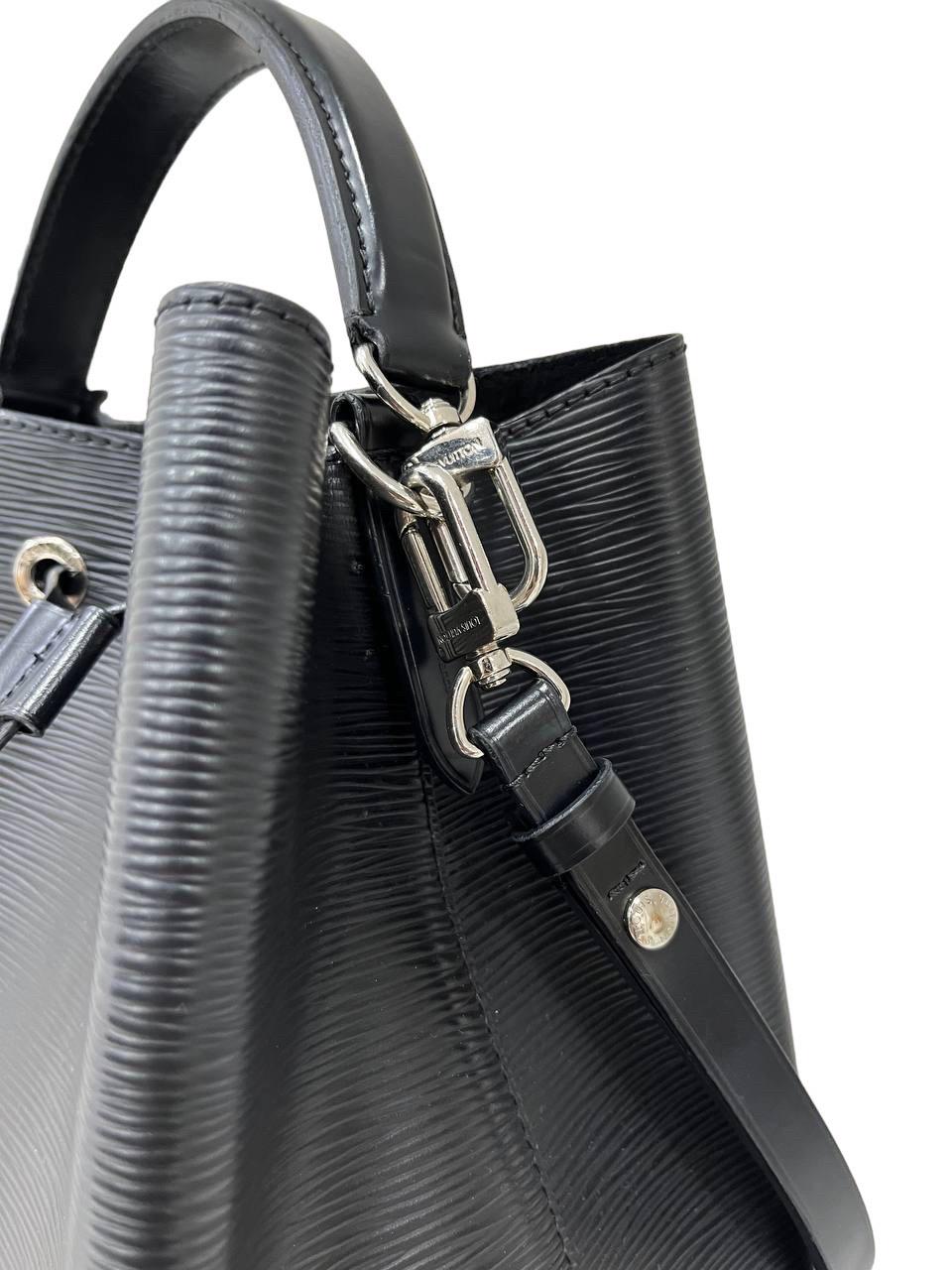 Louis Vuitton NèoNoè Black Epi Leather Top Shoulder Bag In Excellent Condition In Torre Del Greco, IT