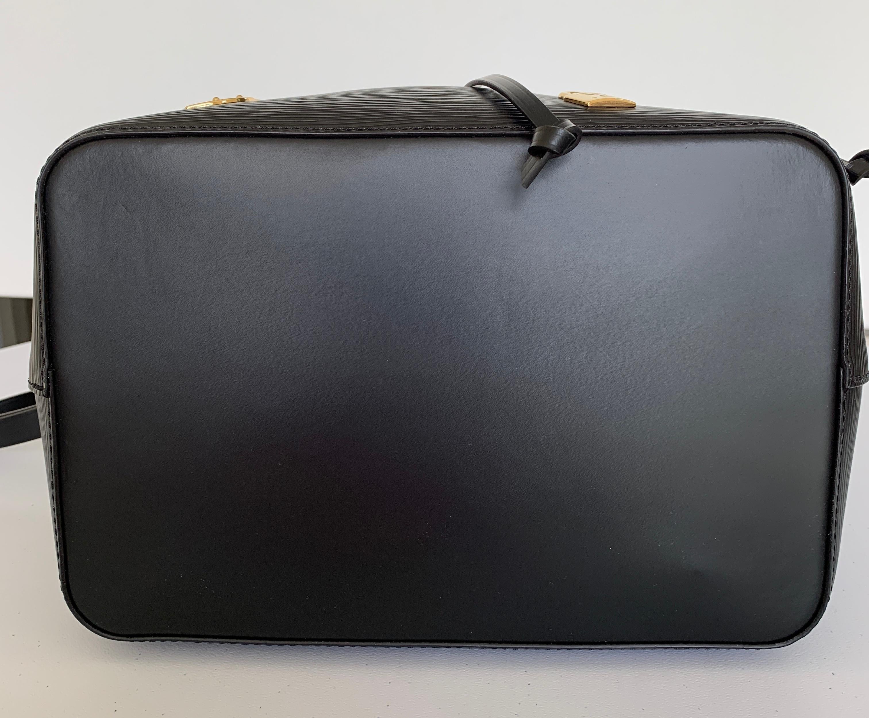 Women's or Men's Louis Vuitton NÉONOÉ Bucket Bag with Charms M53237 Black Epi