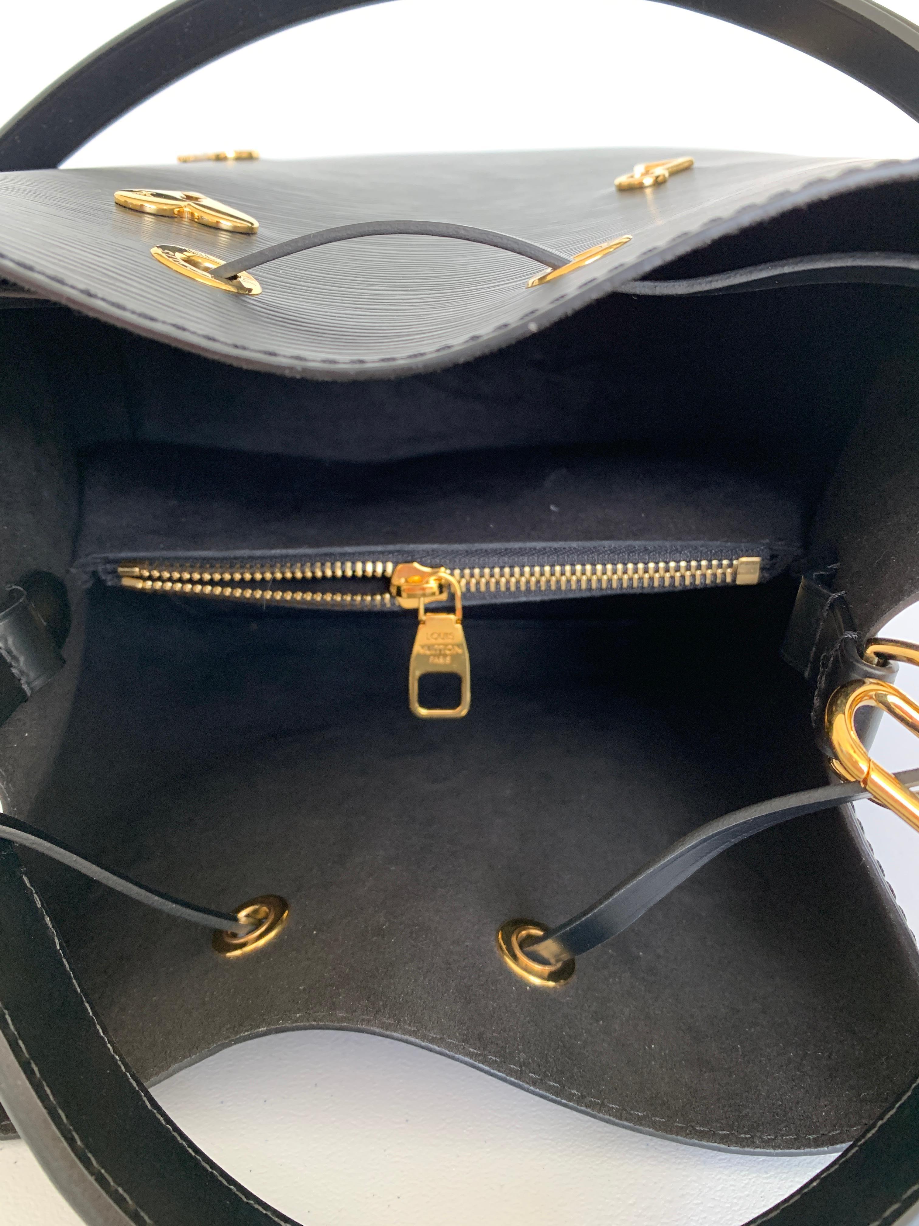 Louis Vuitton NÉONOÉ Bucket Bag with Charms M53237 Black Epi 4