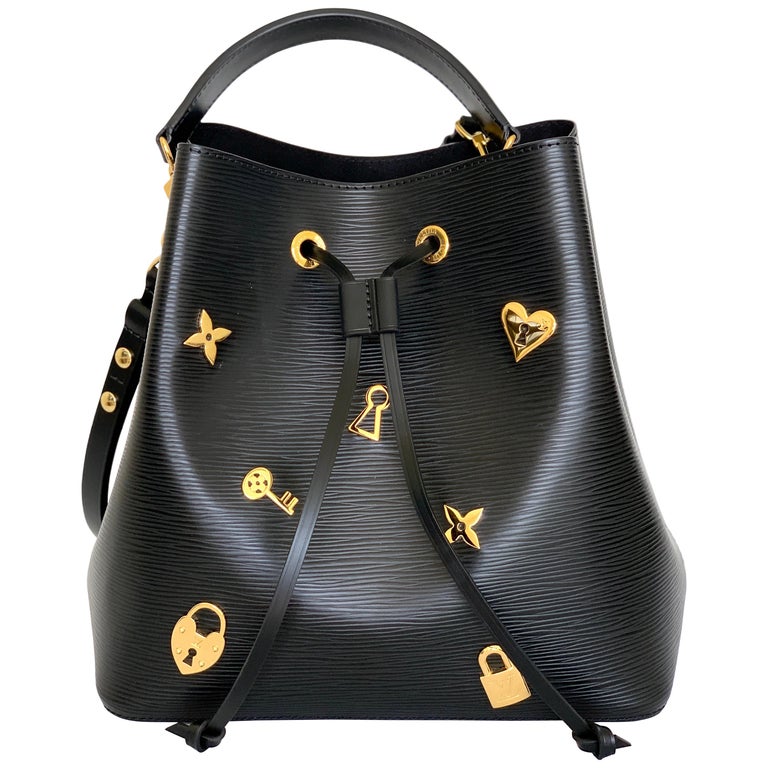 Louis Vuitton NÉONOÉ Bucket Bag with Charms M53237 Black Epi For Sale at 1stdibs