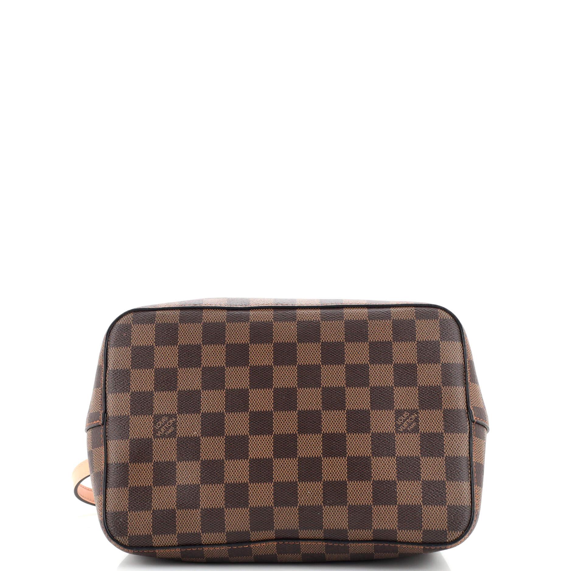 Women's or Men's Louis Vuitton NeoNoe Handbag Damier MM For Sale