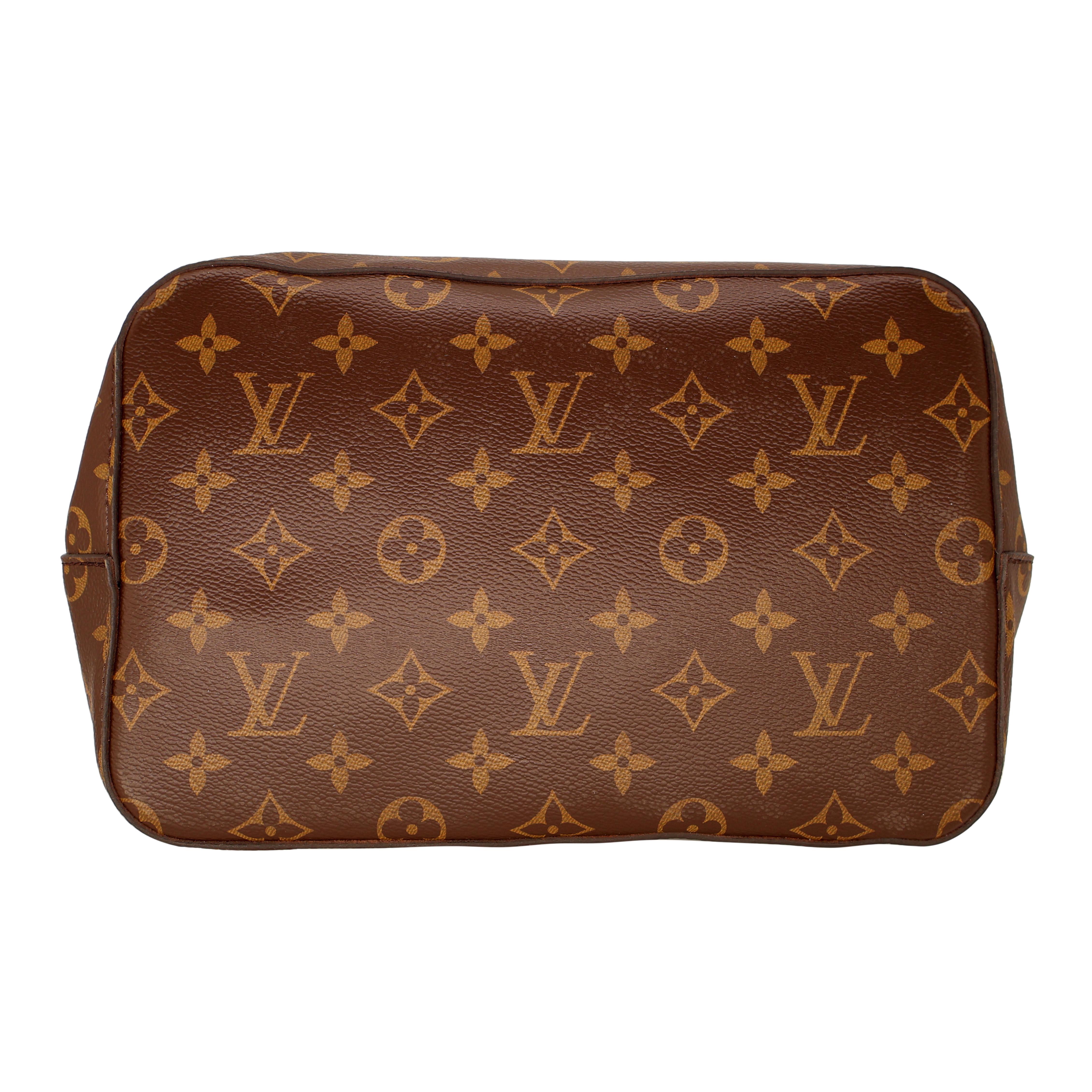 Women's or Men's Louis Vuitton “NéoNoé” Monogram Rose Poudre Leather Shoulder Bucket Bag, 2017. For Sale