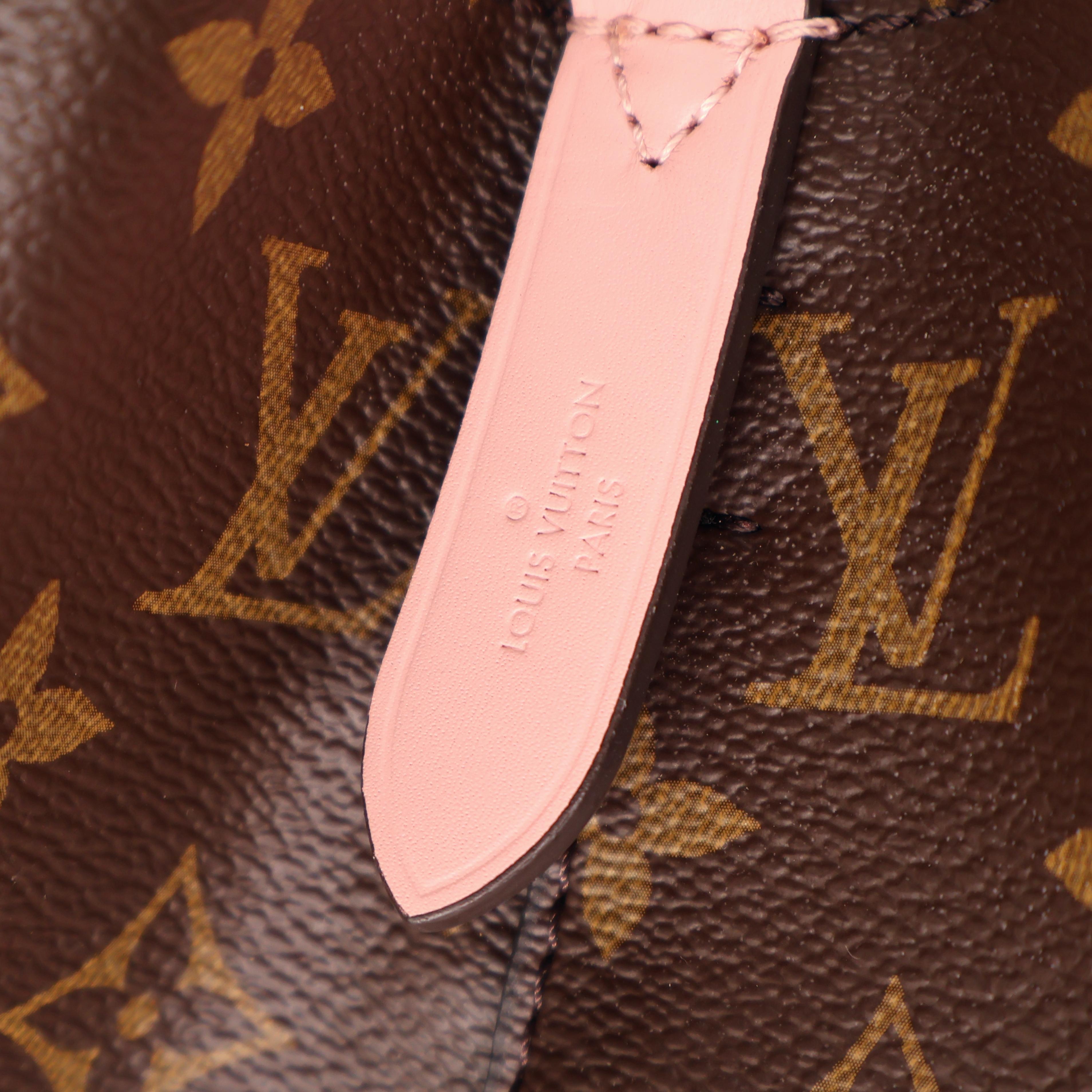 Louis Vuitton “NéoNoé” Monogram Rose Poudre Leather Shoulder Bucket Bag, 2017. For Sale 4