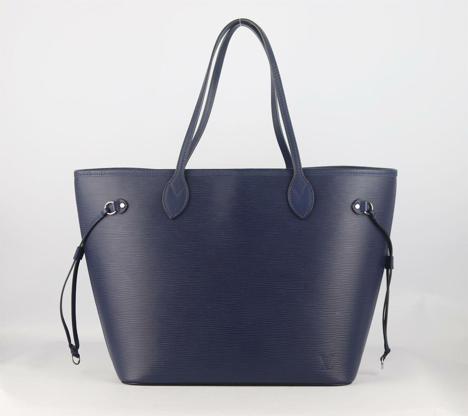 Louis Vuitton's iconic 'Neverfall' bag gets a ladylike update in navy epi leather with navy leather accents, this 'MM' structured style has a spacious compartment lined in soft suede with internal clip to attach your items too.
Navy leather