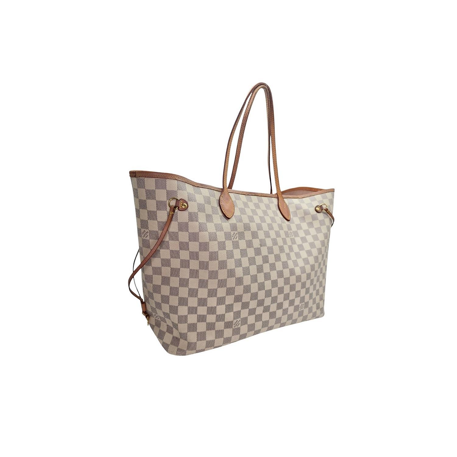 The Neverfull GM tote unites timeless design with heritage details. Made from fresh Damier Azur canvas with natural cowhide trim, it is roomy yet not bulky, with side laces that cinch for a sleek allure or loosen for a casual look. The slim leather