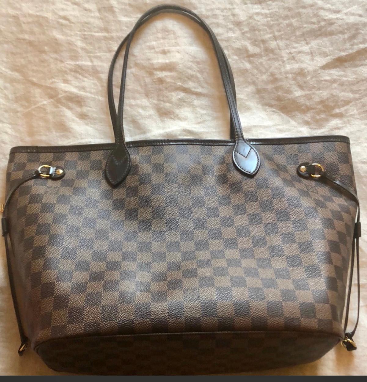 WOWI !!! YES THIS BAG IS HUGE !!! AUTHENTIC GM LOUIS VUITTON NEVERFULL
MADE IN FRANCE 
Almost new , its in excellent Condition. No stains, no rips, no fading , lining is in perfect condition
Authentic Louis Vuitton Neverfull GM in the Damier Ebene