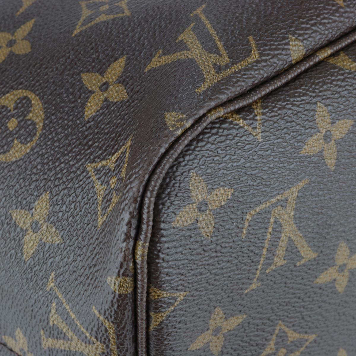 Louis Vuitton Neverfull MM Bag in Monogram with Cherry Red Interior 2019 For Sale 5