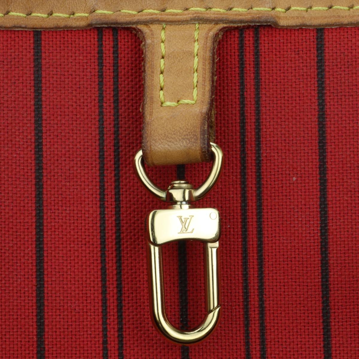 Louis Vuitton Neverfull MM Bag in Monogram with Cherry Red Interior 2019 For Sale 11