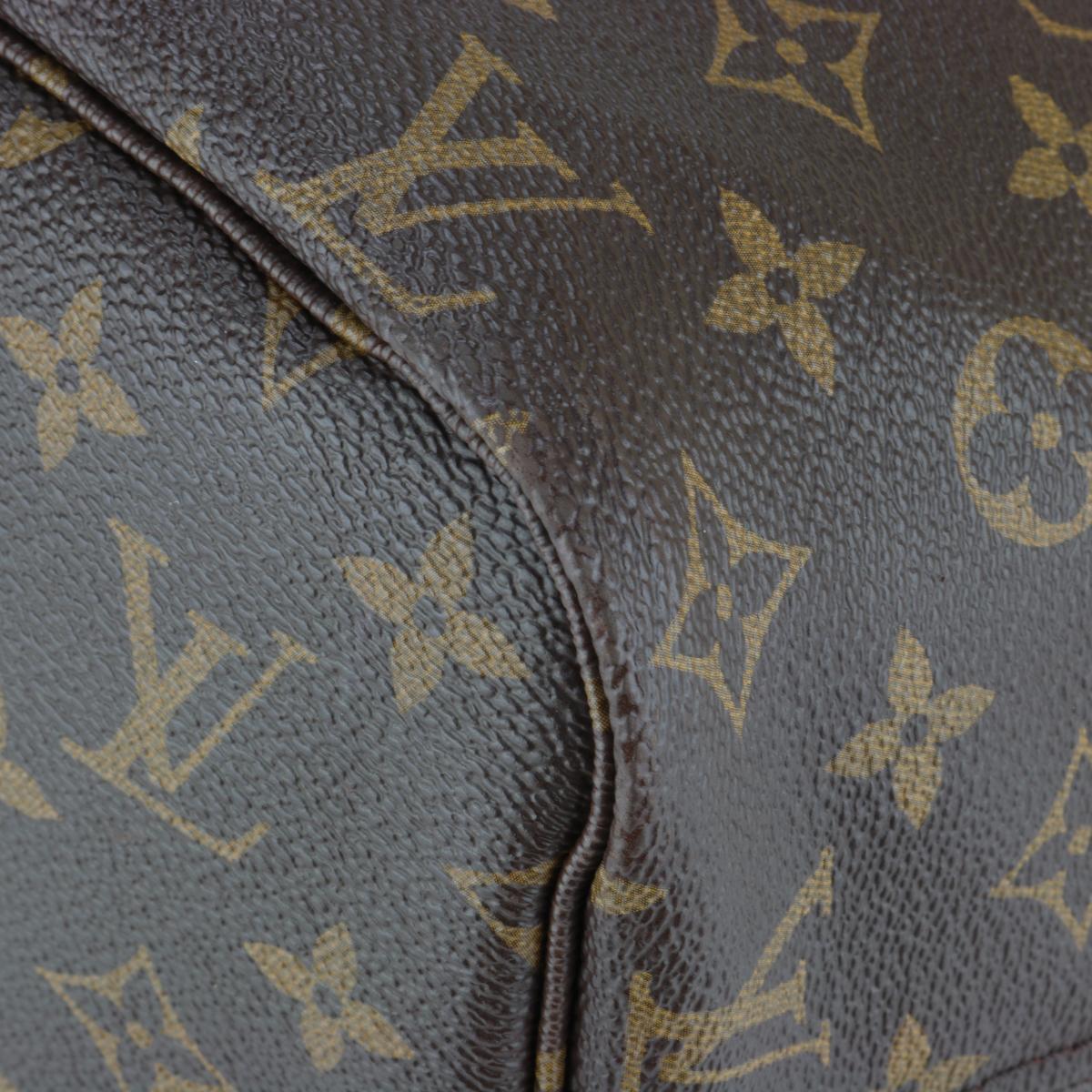 Louis Vuitton Neverfull MM Bag in Monogram with Cherry Red Interior 2019 For Sale 4