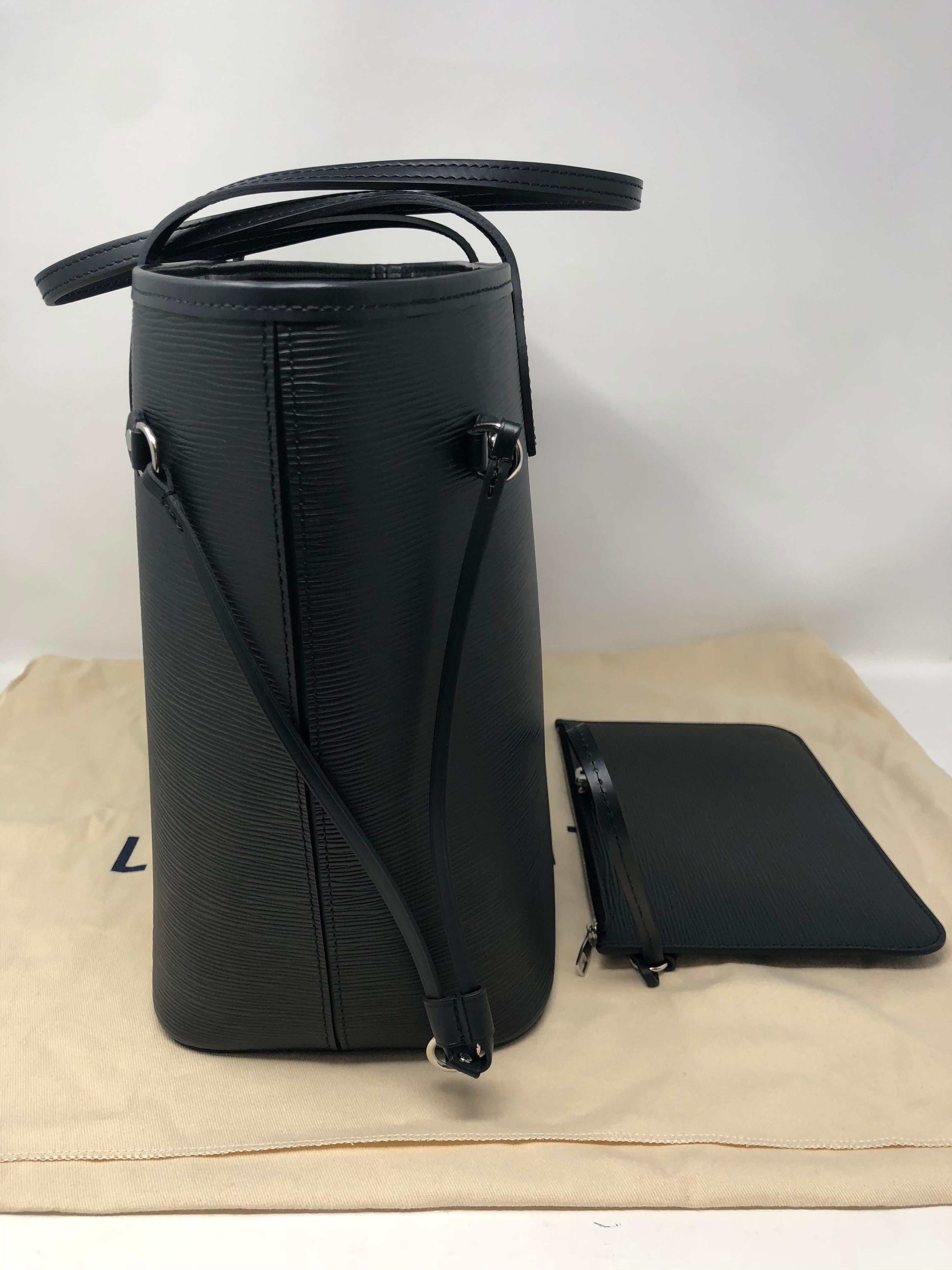 Louis Vuitton Neverfull MM Black Epi In New Condition In Athens, GA