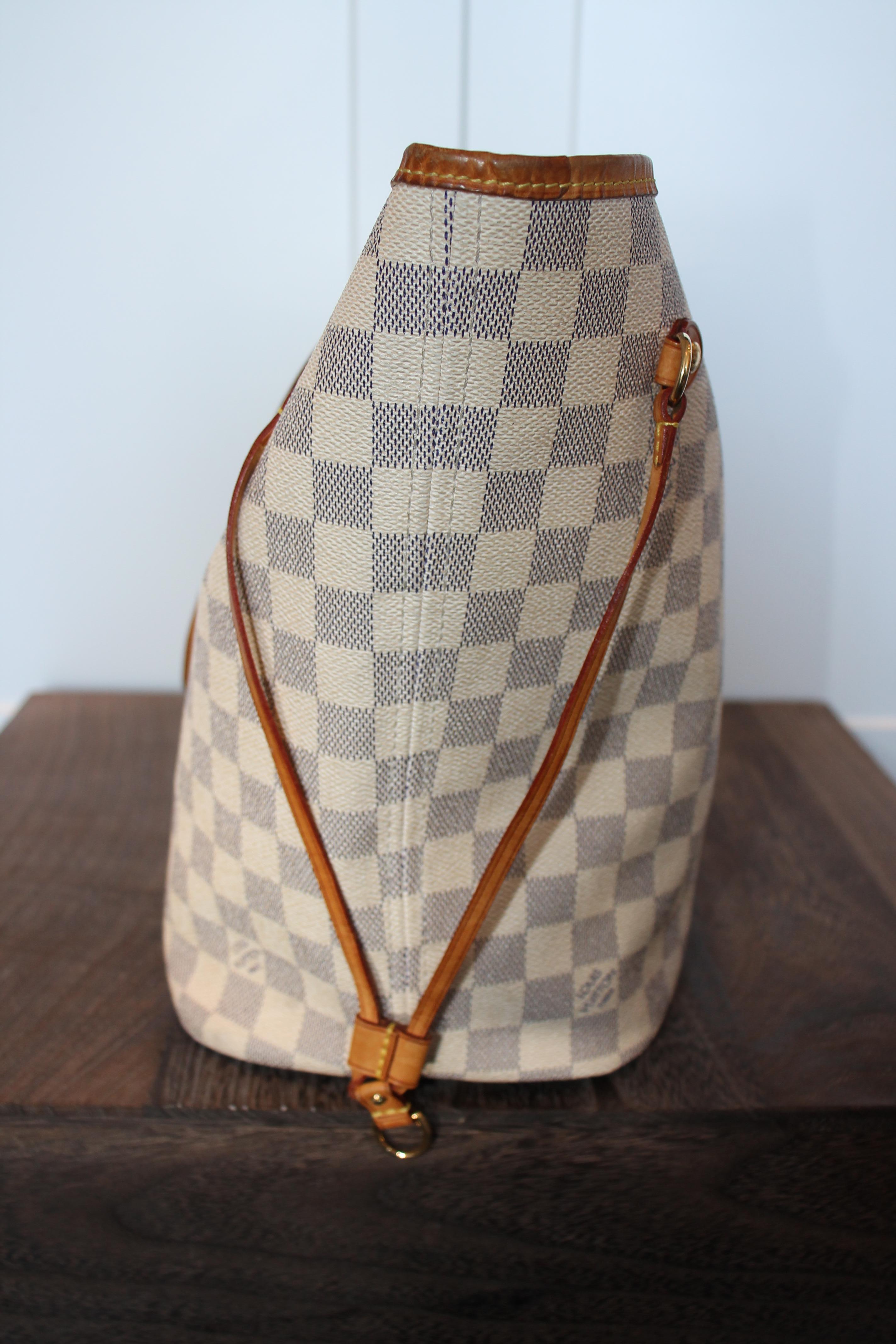 Damier cream classic leather. Brass hardware. Tan vachetta leather. Clip closure at top. Dual top flat handles. Lined canvas interior. One interior zippered pocket. Engraved “SGT”.

Condition: Very Good