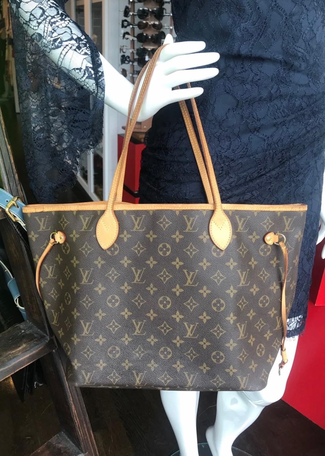 Louis Vuitton Neverfull MM In Good Condition In Roslyn, NY