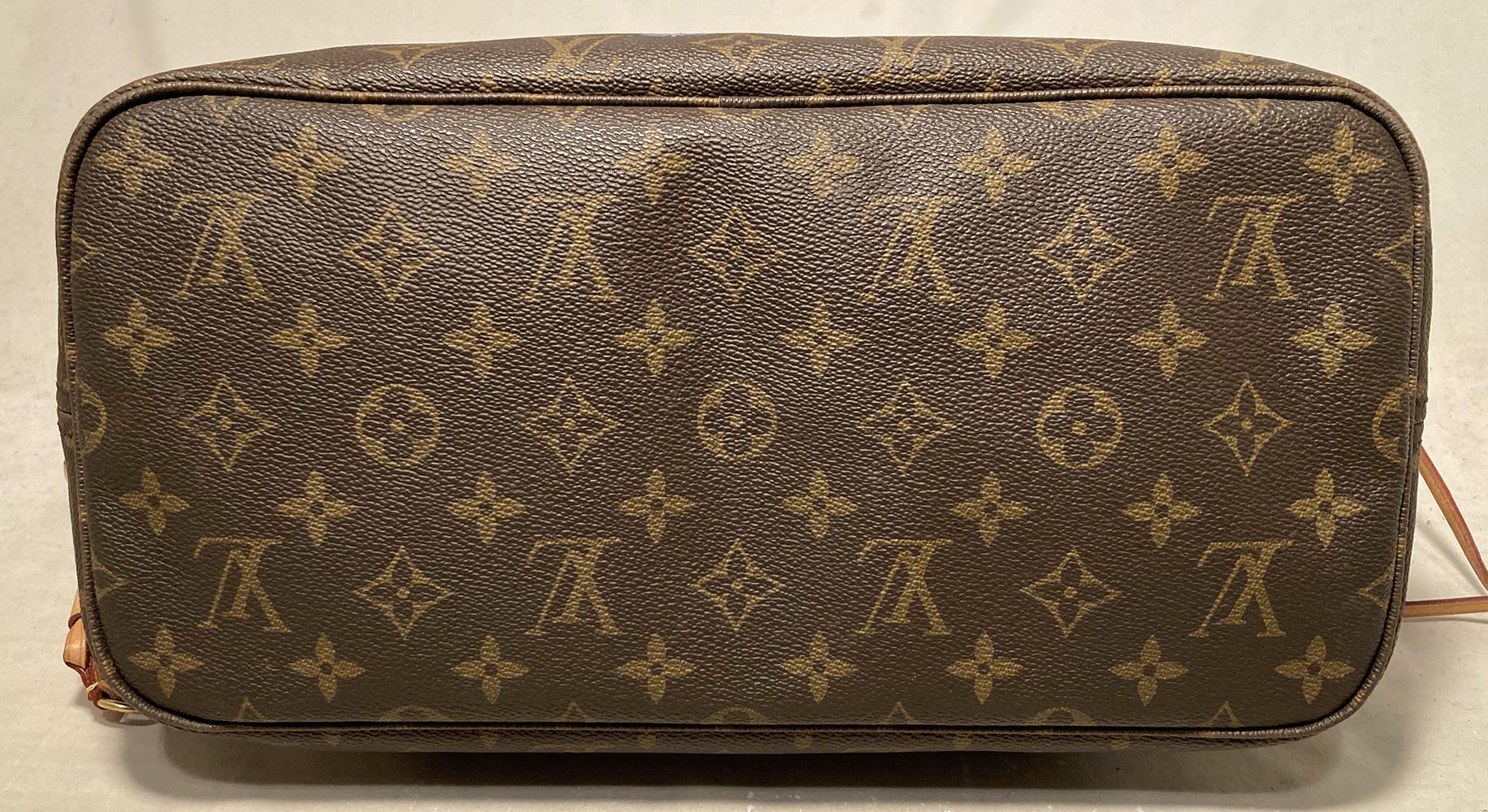 Louis Vuitton Neverfull MM with Hand Painted Grapes In Good Condition In Philadelphia, PA