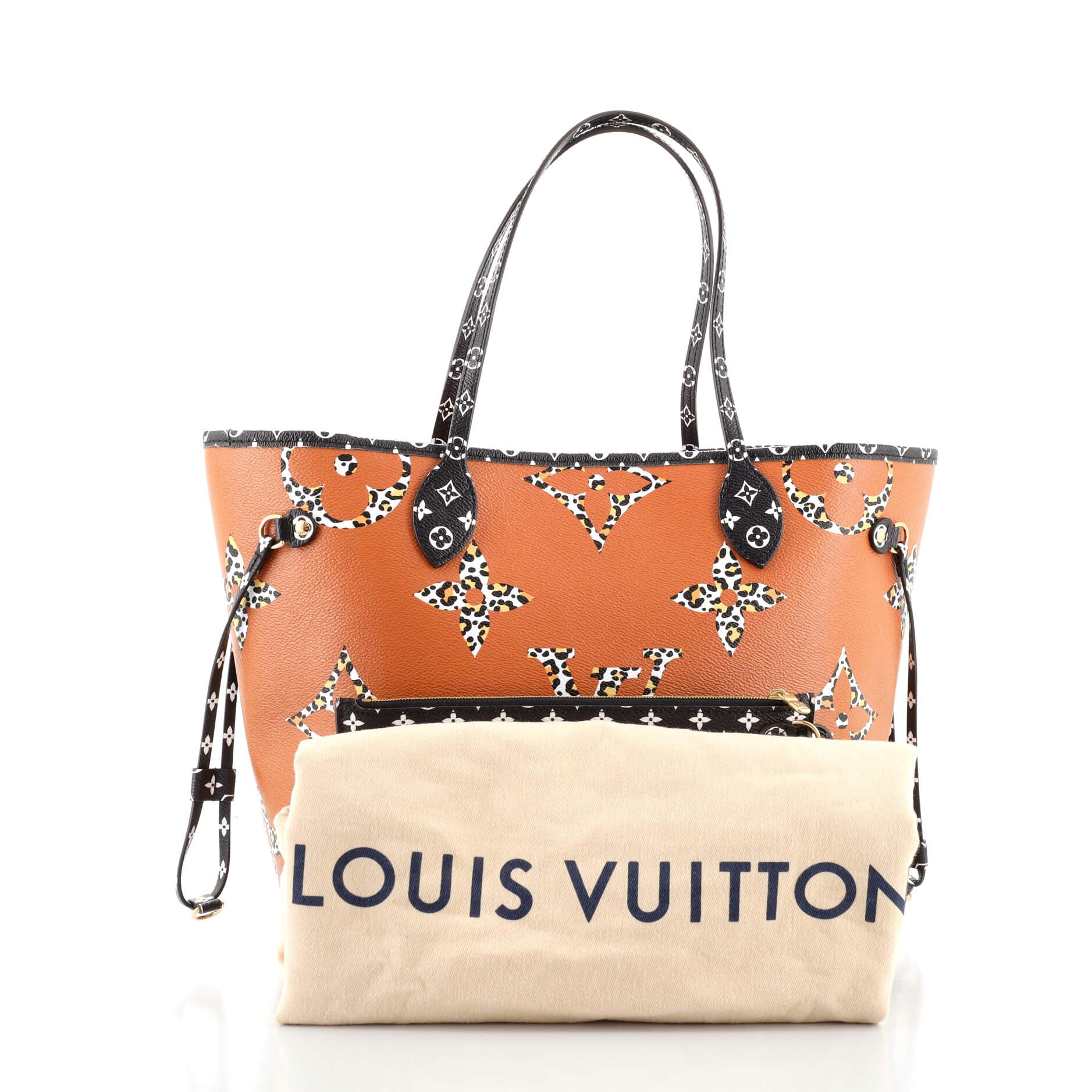 Condition: Excellent. Slight creasing on exterior, scratches on hardware.
Accessories: Pochette
Measurements: Handle Drop 8