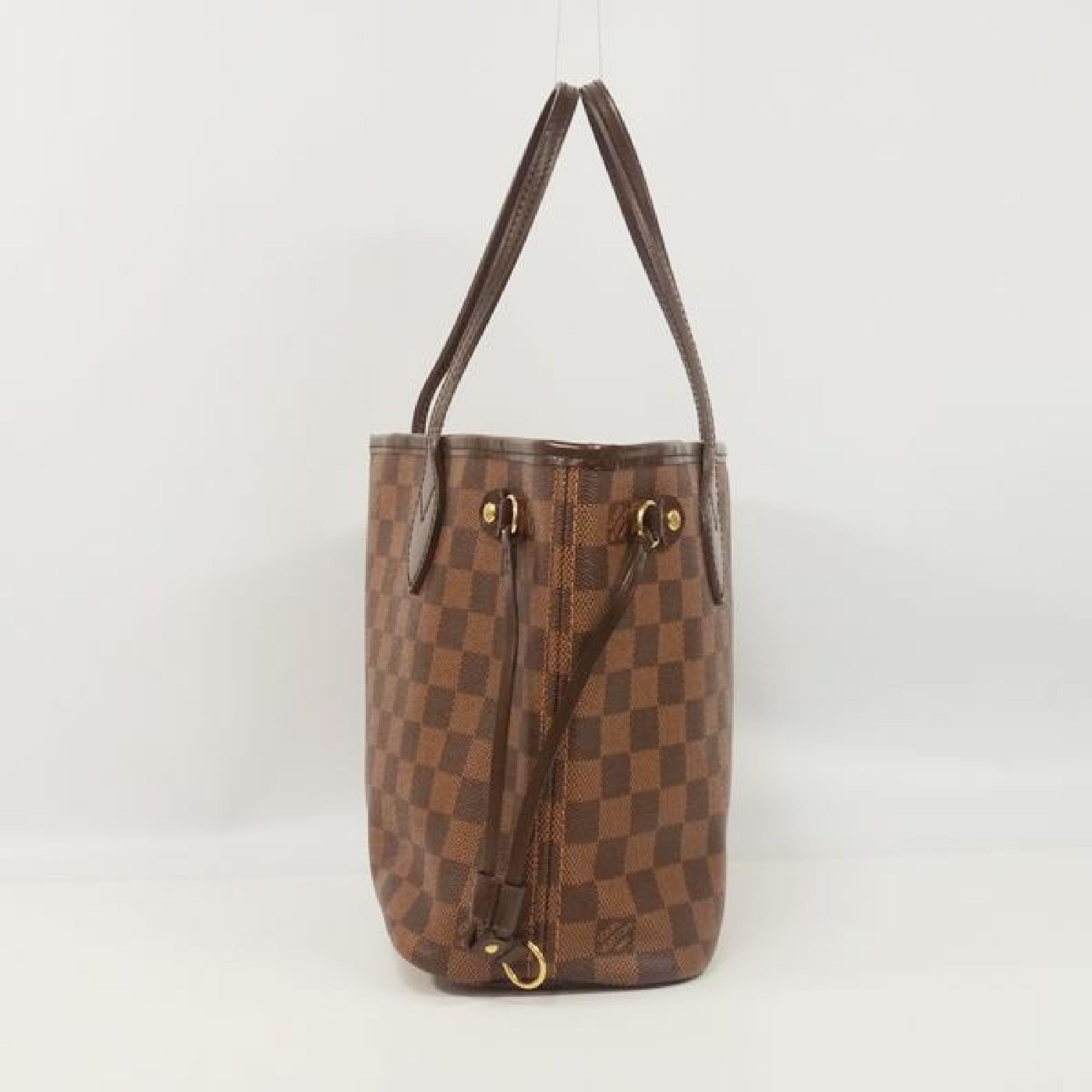 An authentic LOUIS VUITTON Neverfull PM Womens tote bag N51109 Damier ebene. The color is Damier ebene. The outside material is Damier canvas. The pattern is NeverfullPM. This item is Contemporary. The year of manufacture would be 2008.
Rank
A