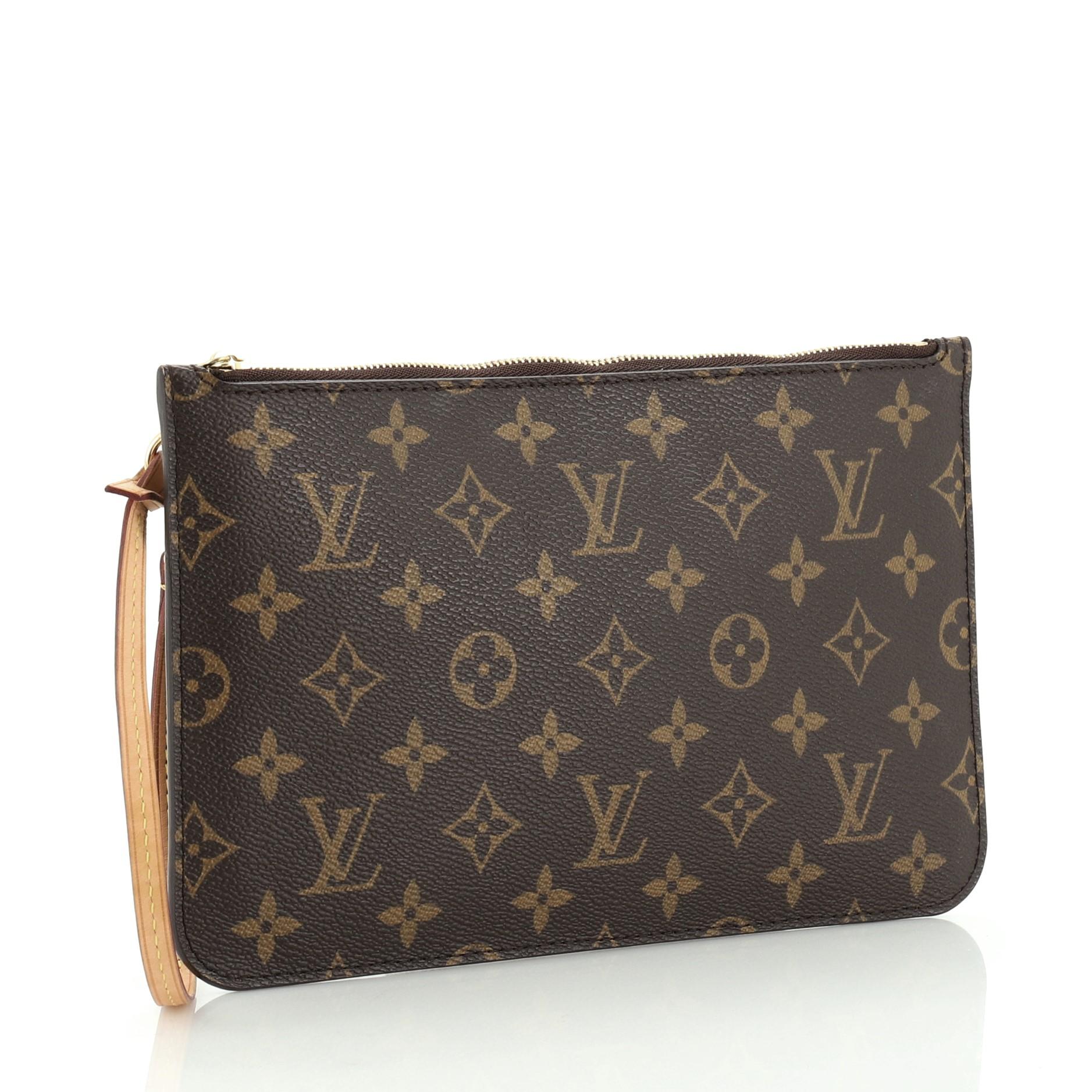 This Louis Vuitton Neverfull Pochette Monogram Canvas Large is an everyday piece exclusively from Neverfull. Crafted from brown monogram coated canvas, it features gold-tone hardware. Its zip closure opens to a red fabric interior with slip pocket.