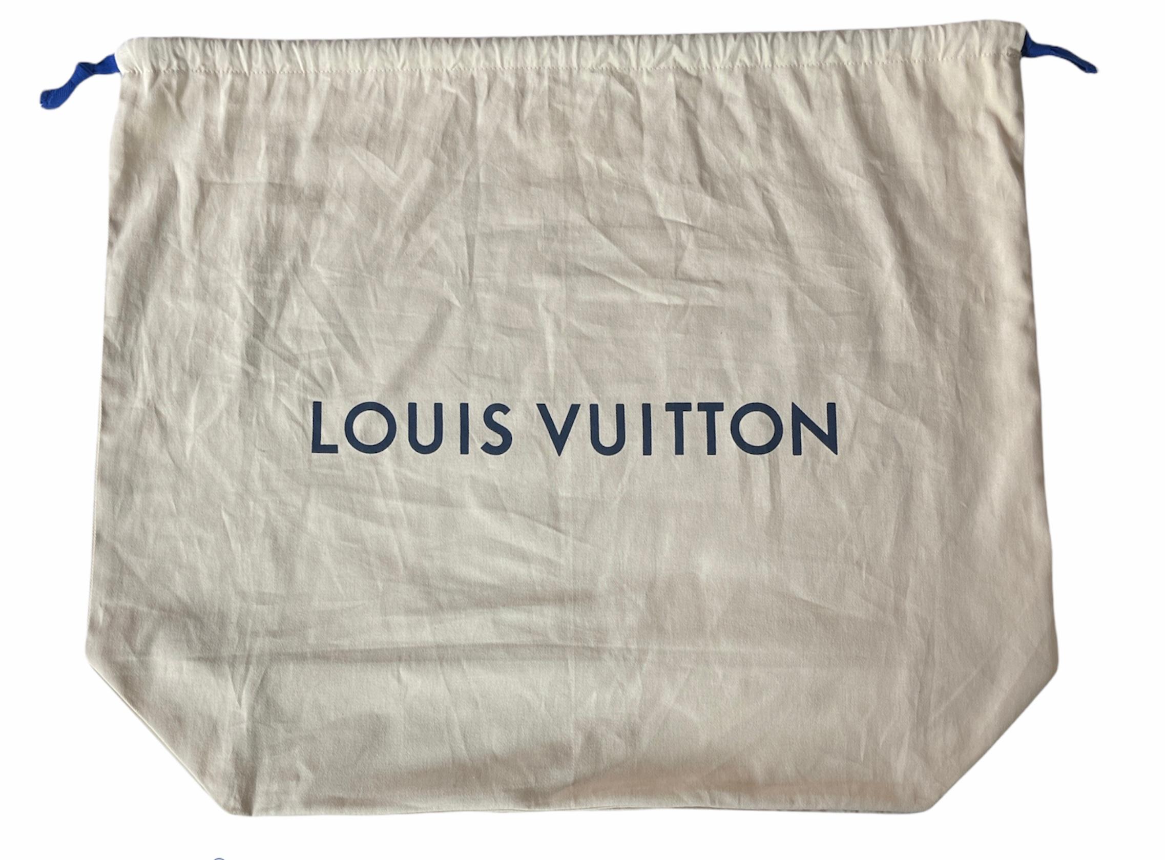 Louis Vuitton NEW 2021 Monogram Giant Brume By The Pool Onthego GM Tote ...