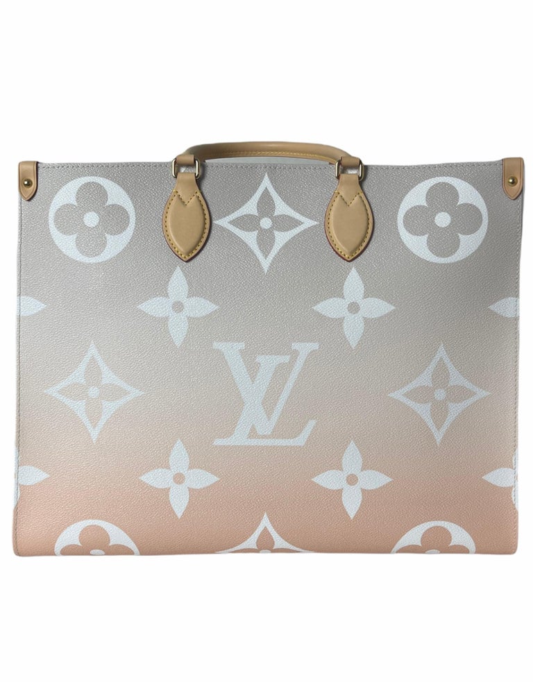 LOUIS VUITTON Monogram Giant By The Pool Onthego GM Brume 782094