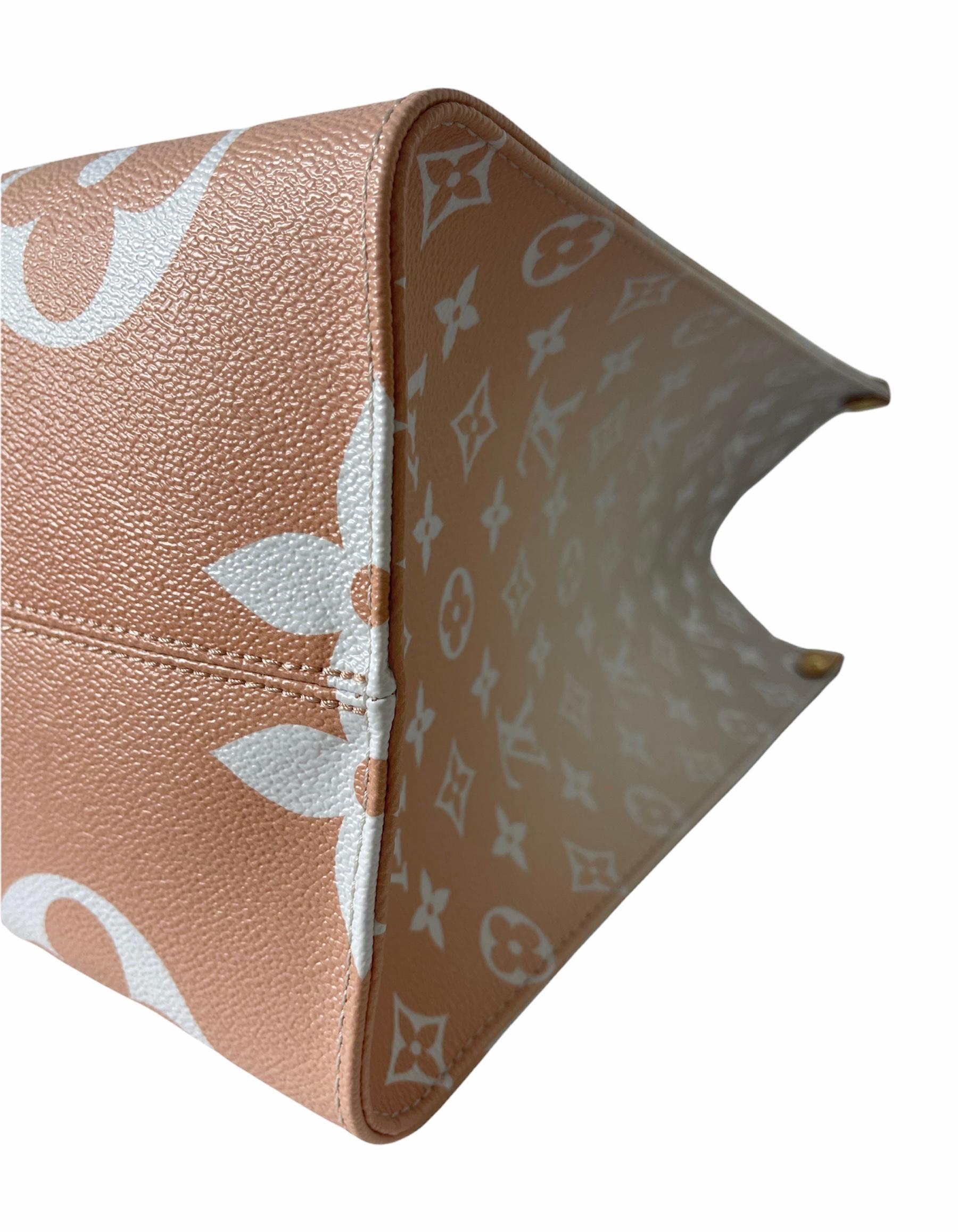 Louis Vuitton NEW 2021 Monogram Giant Brume By The Pool Onthego GM Tote Bag 2