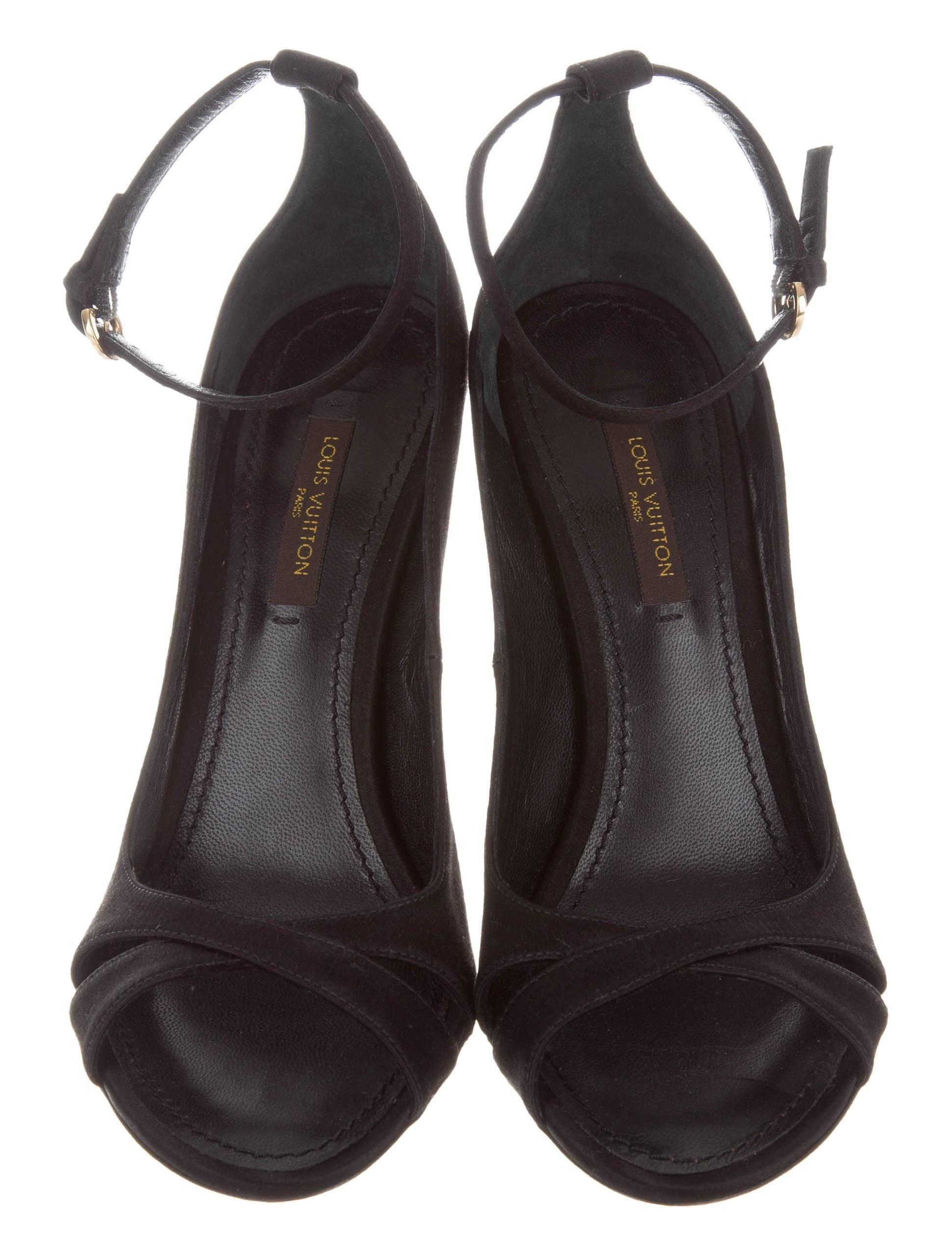 Louis Vuitton New Black Satin Gold Metal Strappy Evening Sandals Heels  In New Condition In Chicago, IL