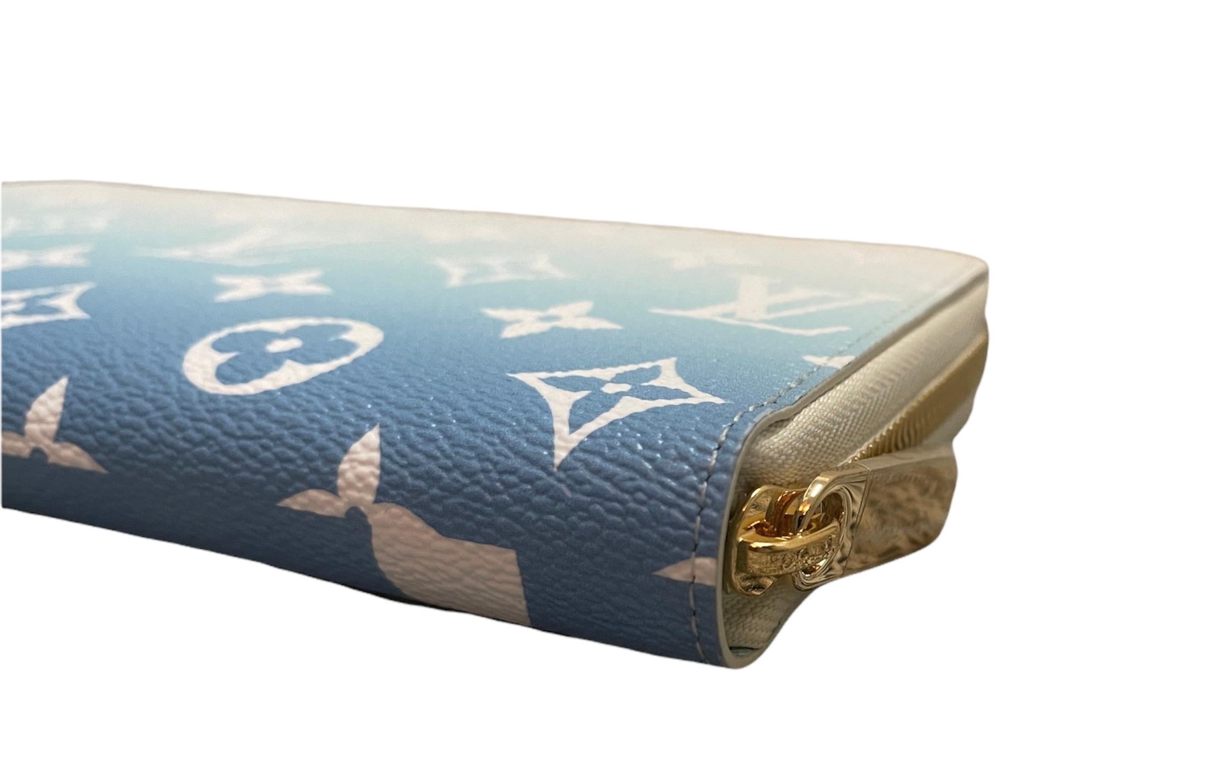Women's Louis Vuitton NEW Blue Monogram Giant By The Pool Zippy Wallet
