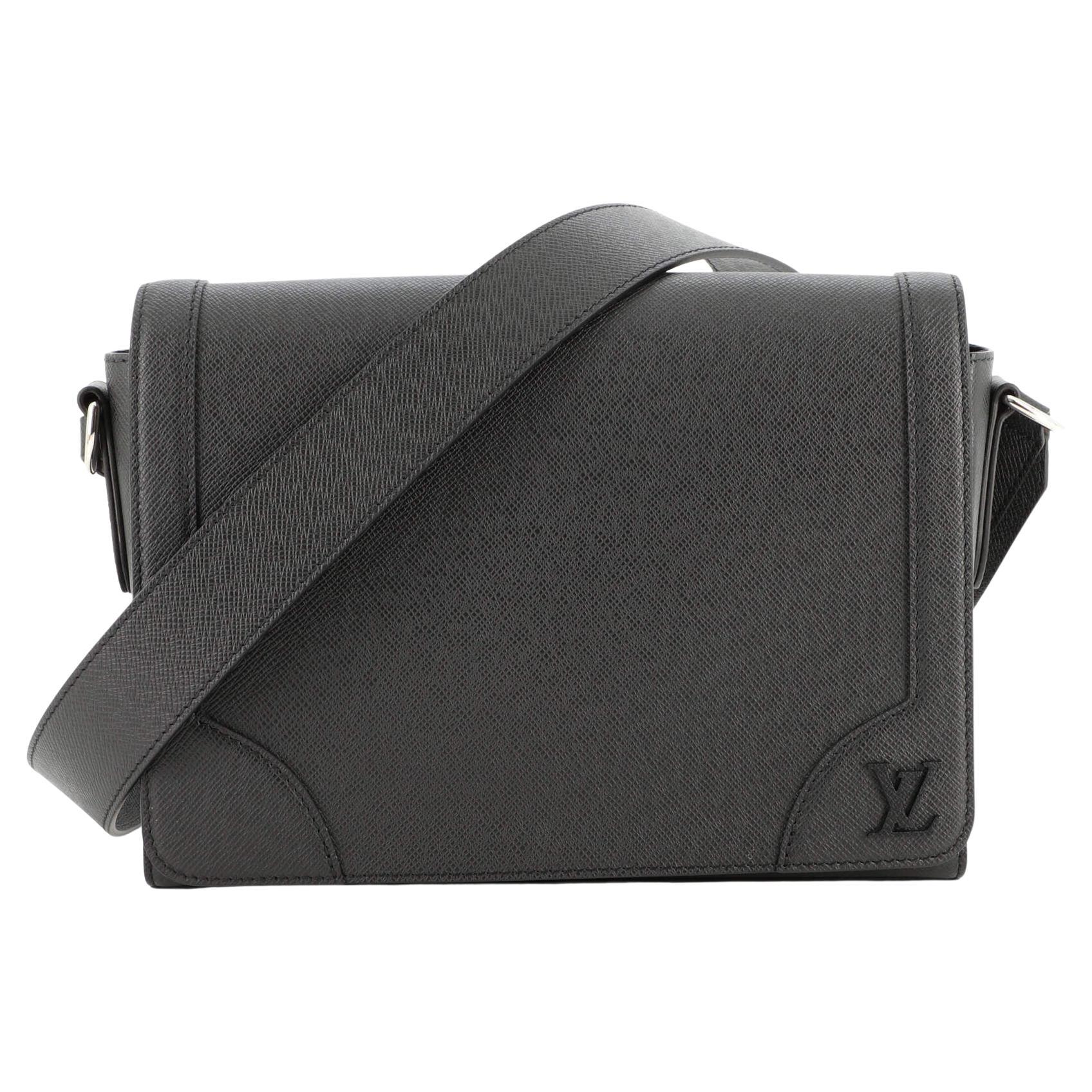 Louis Vuitton New Flap Messenger Gris