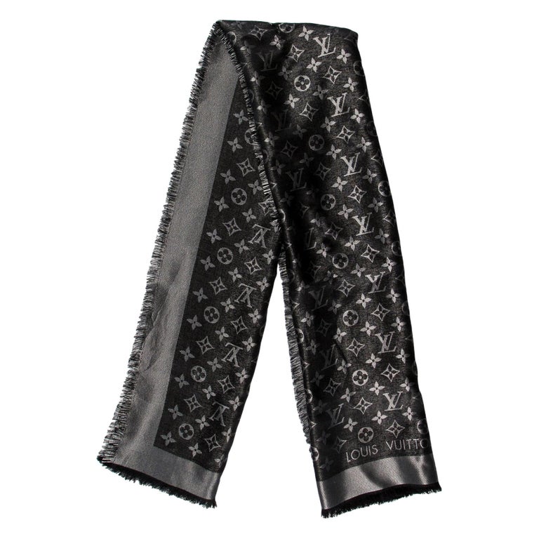 Louis Vuitton NEW Gray Black Silk Wool &#39;LV&#39; Logo Men&#39;s Women&#39;s Neck Suit Scarf For Sale at 1stdibs