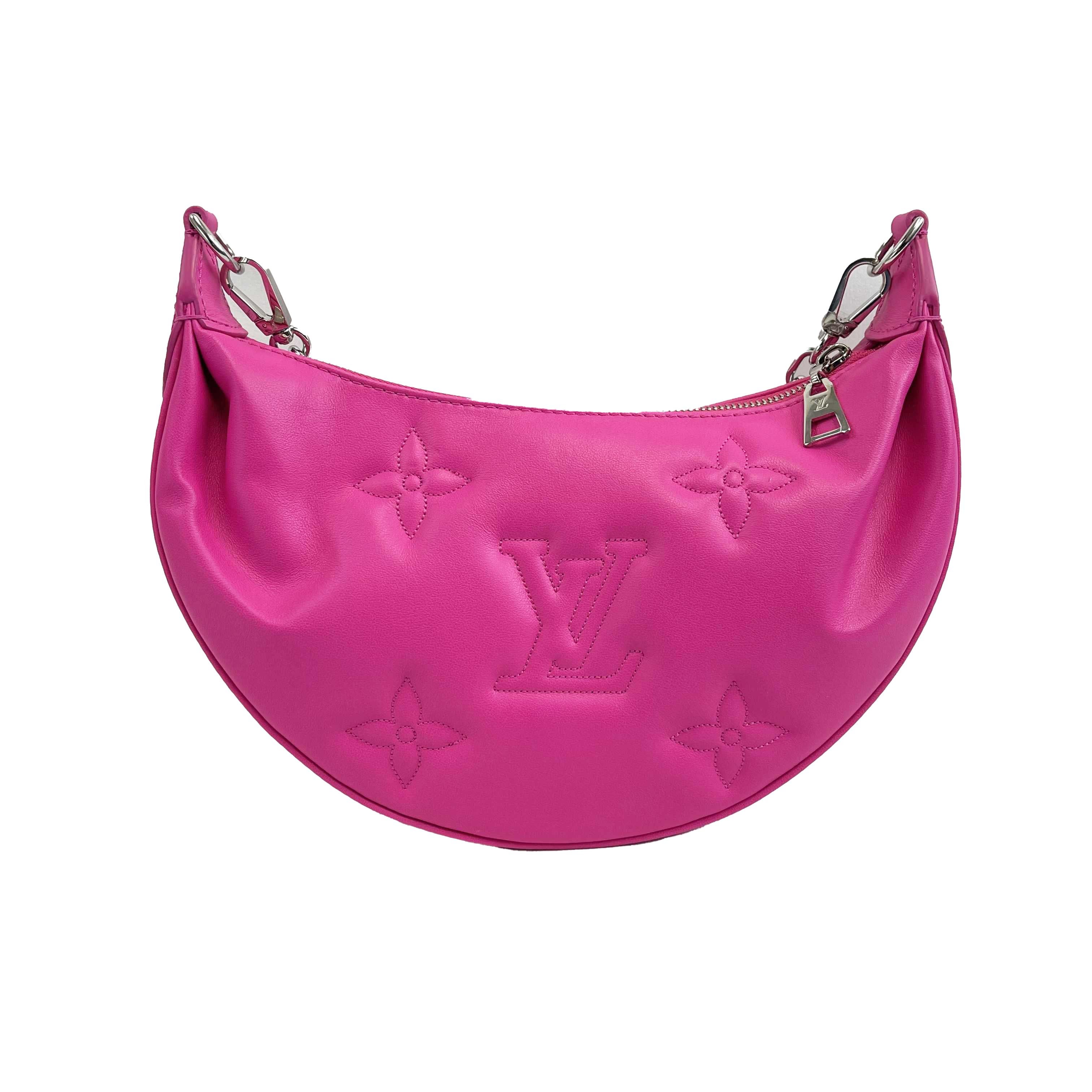 Louis Vuitton - New w/o Tags - Over the Moon - Pink - Handbag

Description

* Rose Miami Pink
* Quilted, embroidered smooth calf leather
* Removable silver chain strap
* Silver hardware
* Zipper closure
* Pink fabric interior
* Interior flat