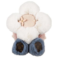 Dekorative Bär-Spielzeugfigur mit Monogramm in Rosa, Blau und Weiß von Louis Vuitton, NEU