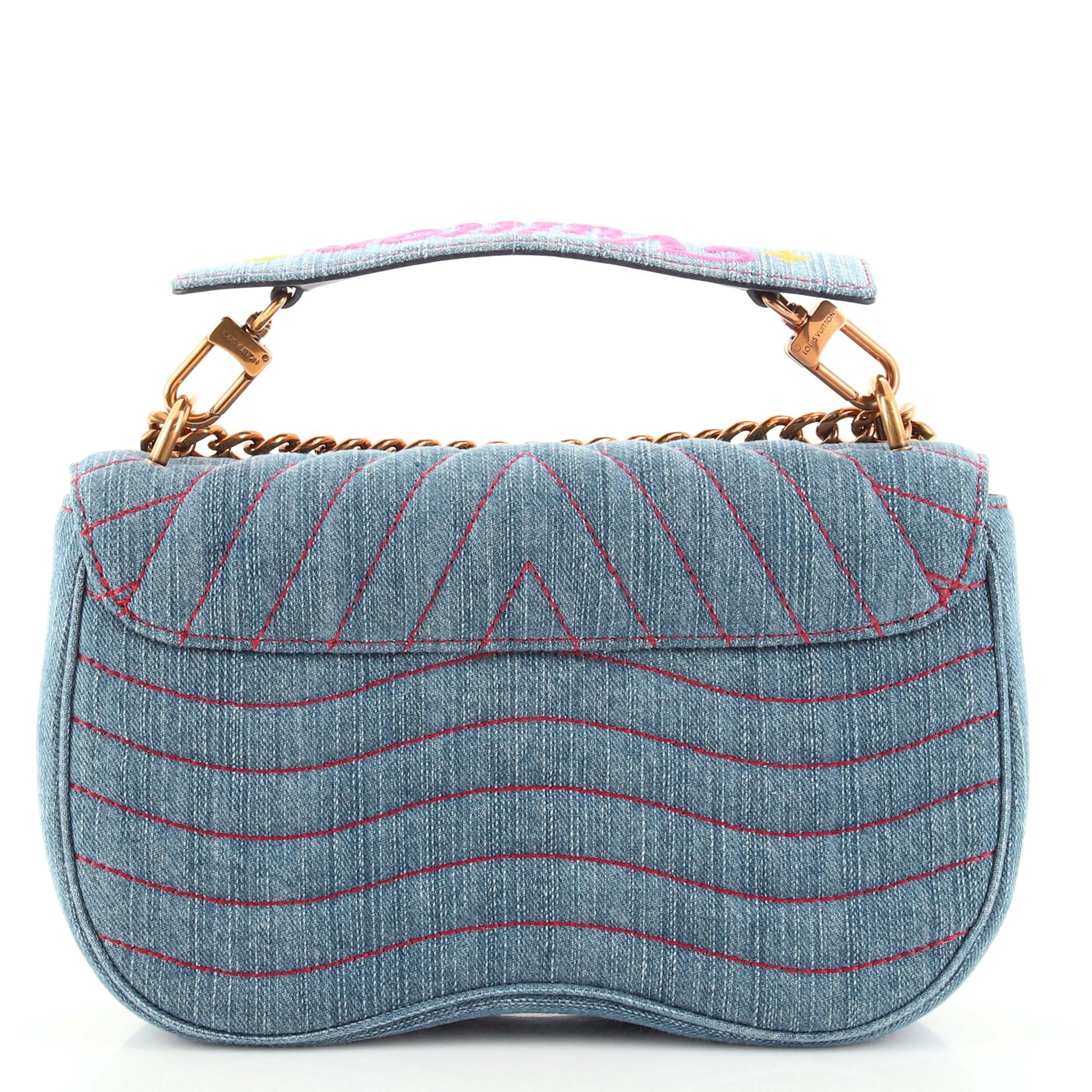 Louis Vuitton New Wave Kette Tasche Limited Edition Patches aus gestepptem Denim MM im Zustand „Gut“ in NY, NY