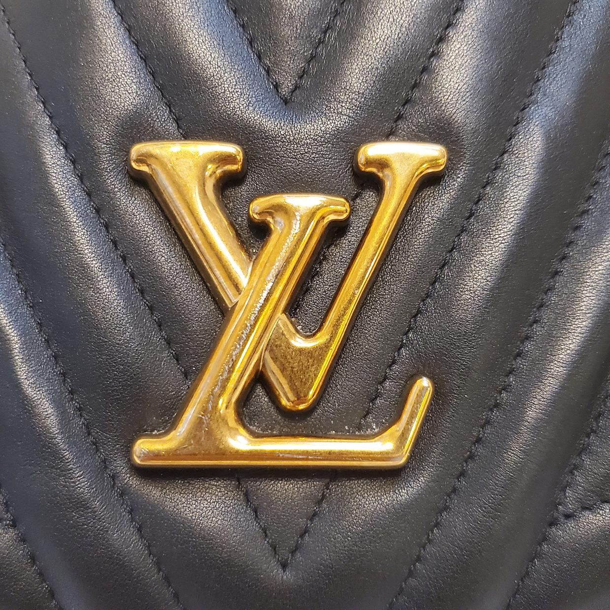 Louis Vuitton New Wave Chain Black Quilted Tote Handbag at 1stDibs ...