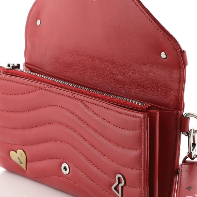 Louis Vuitton New Wave Long Portefeuille embelli en cuir matelassé 2